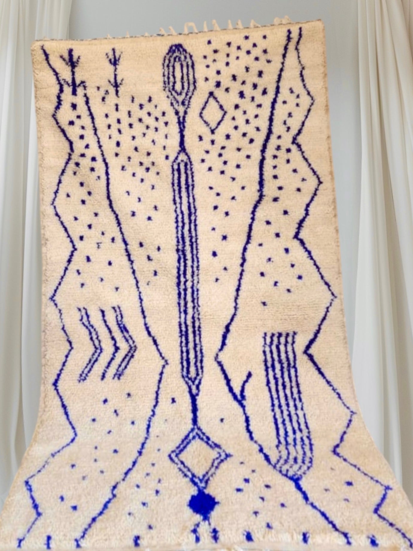 Handmade Azilal Rug, size 250 x 150 cm || 8.2 x 4.92 ft