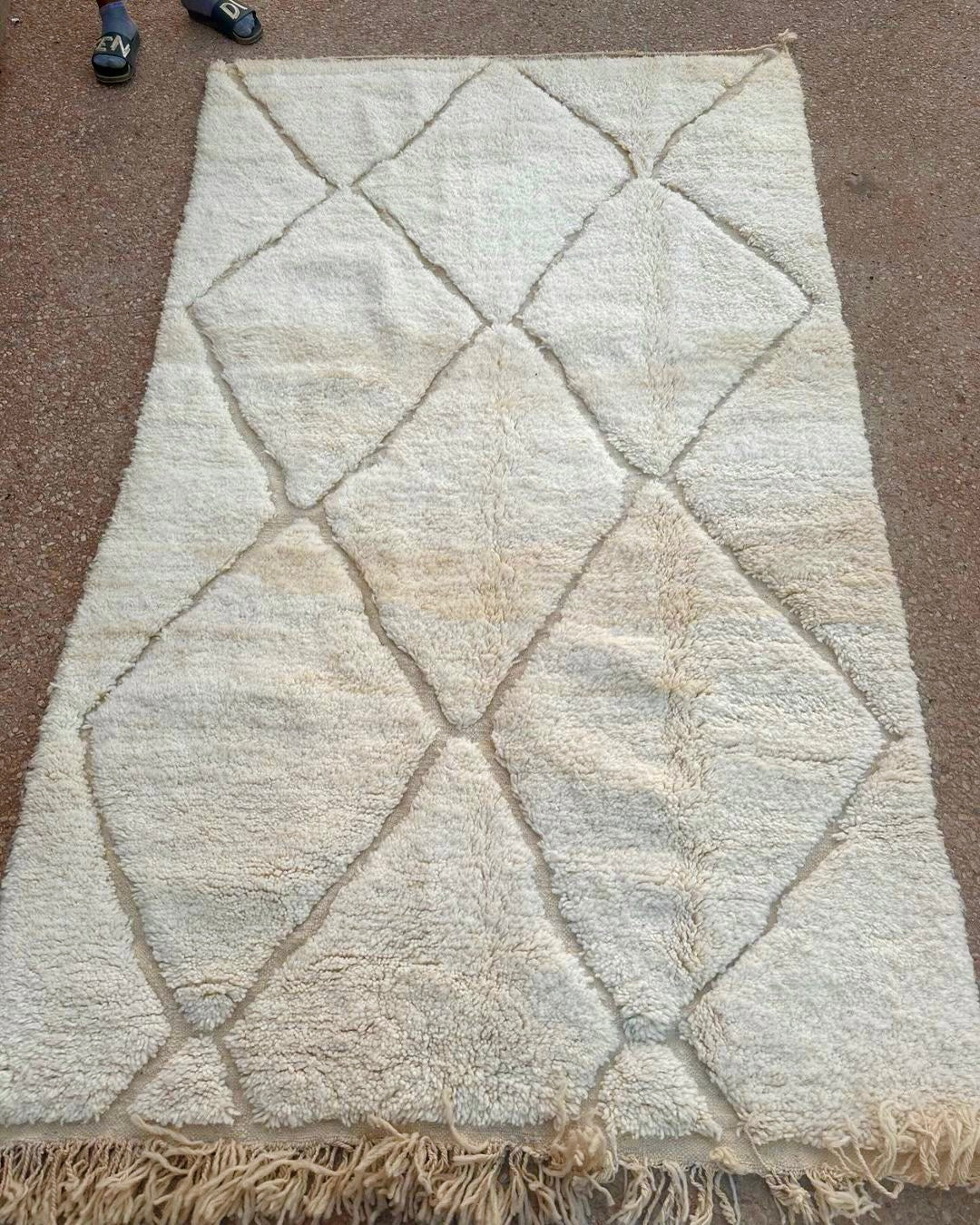 Beni Ouarain Rug size 250 x 150 cm || 8.2 x 4.92 ft