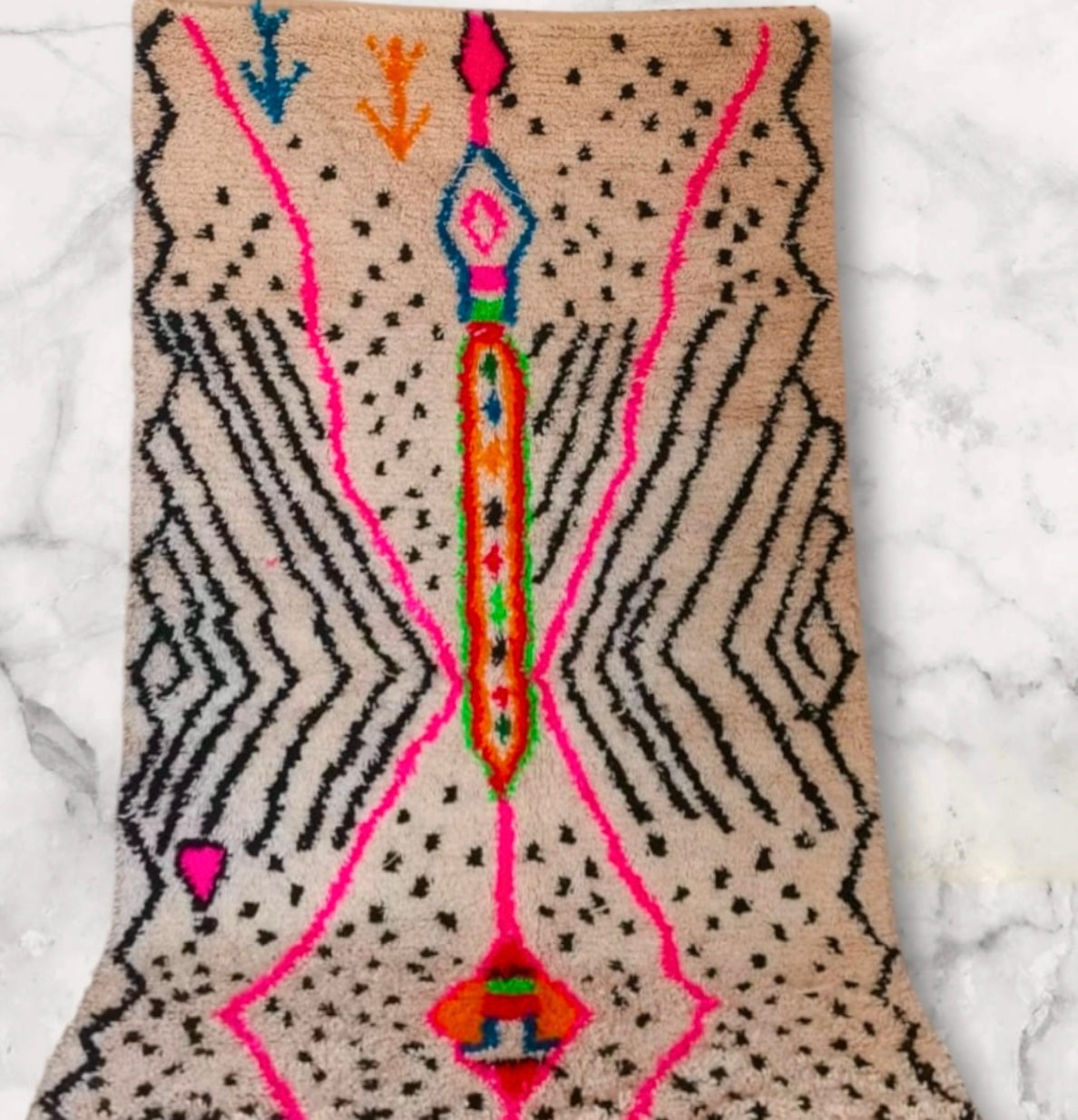 Handmade Azilal Rug, size 250 x 150 cm || 8.2 x 4.92 ft