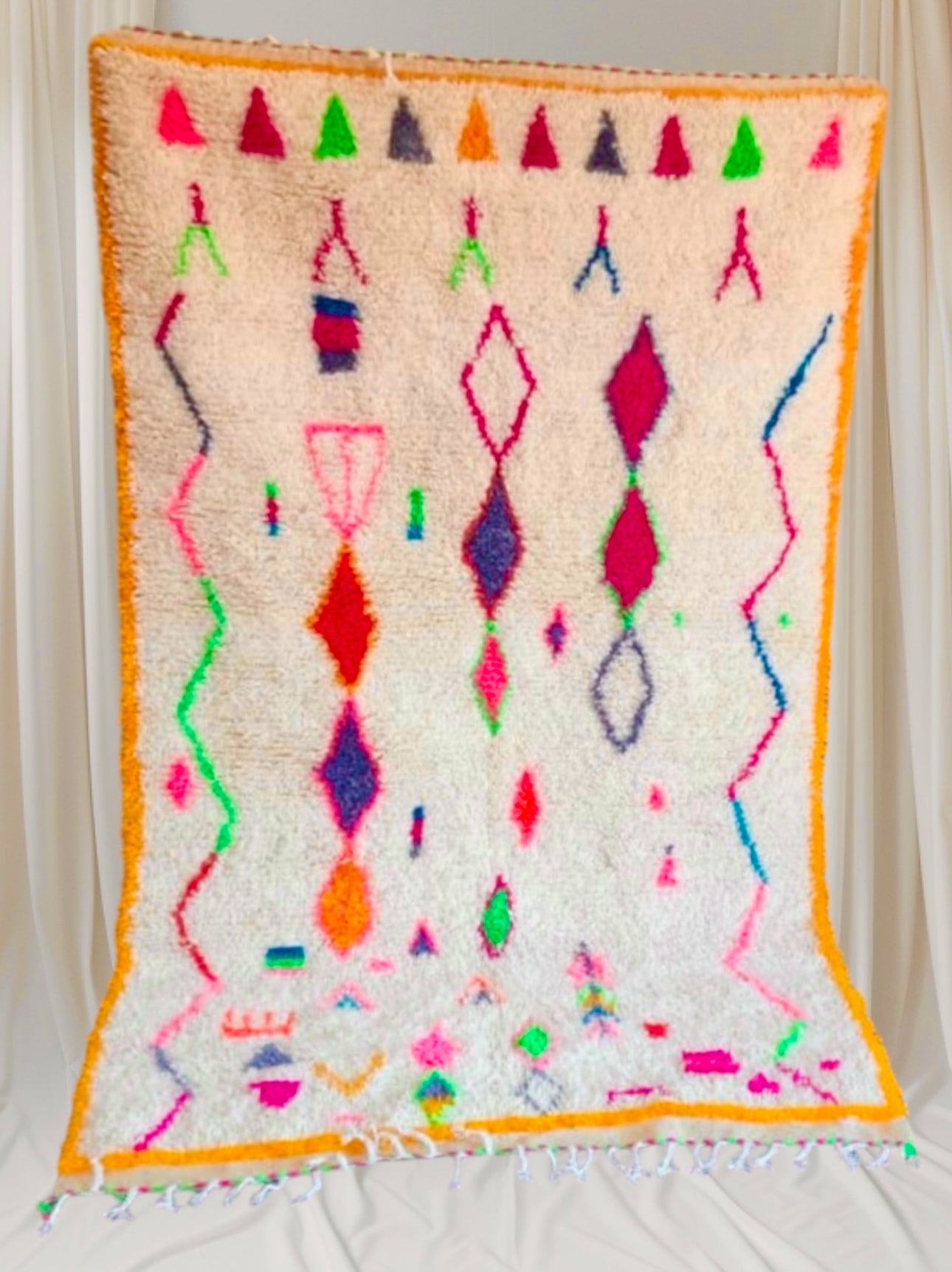 Handmade Azilal Rug, size 250 x 150 cm || 8.2 x 4.92 ft
