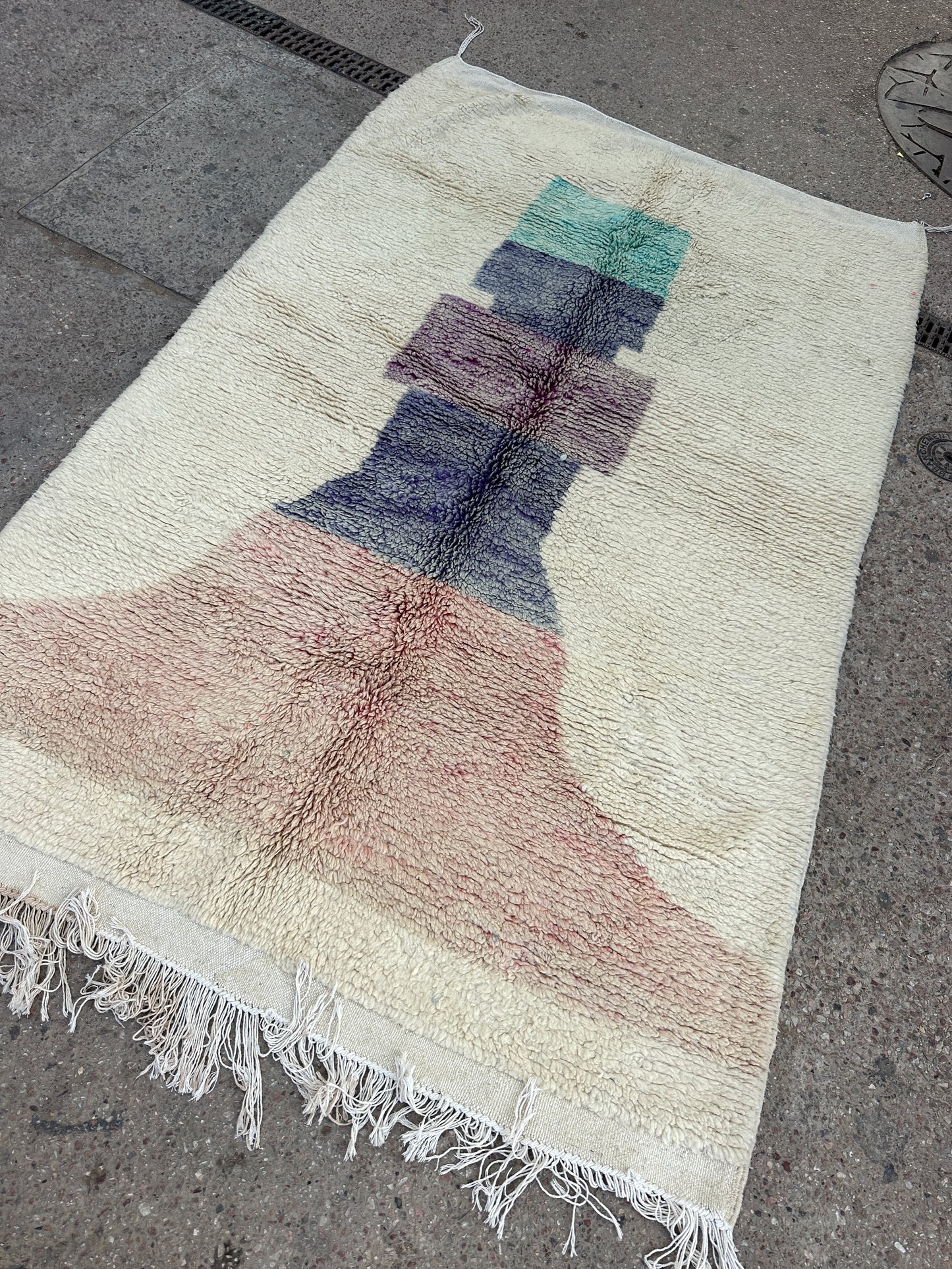 Handmade Azilal Rug, size 250 x 150 cm || 8.2 x 4.92 ft