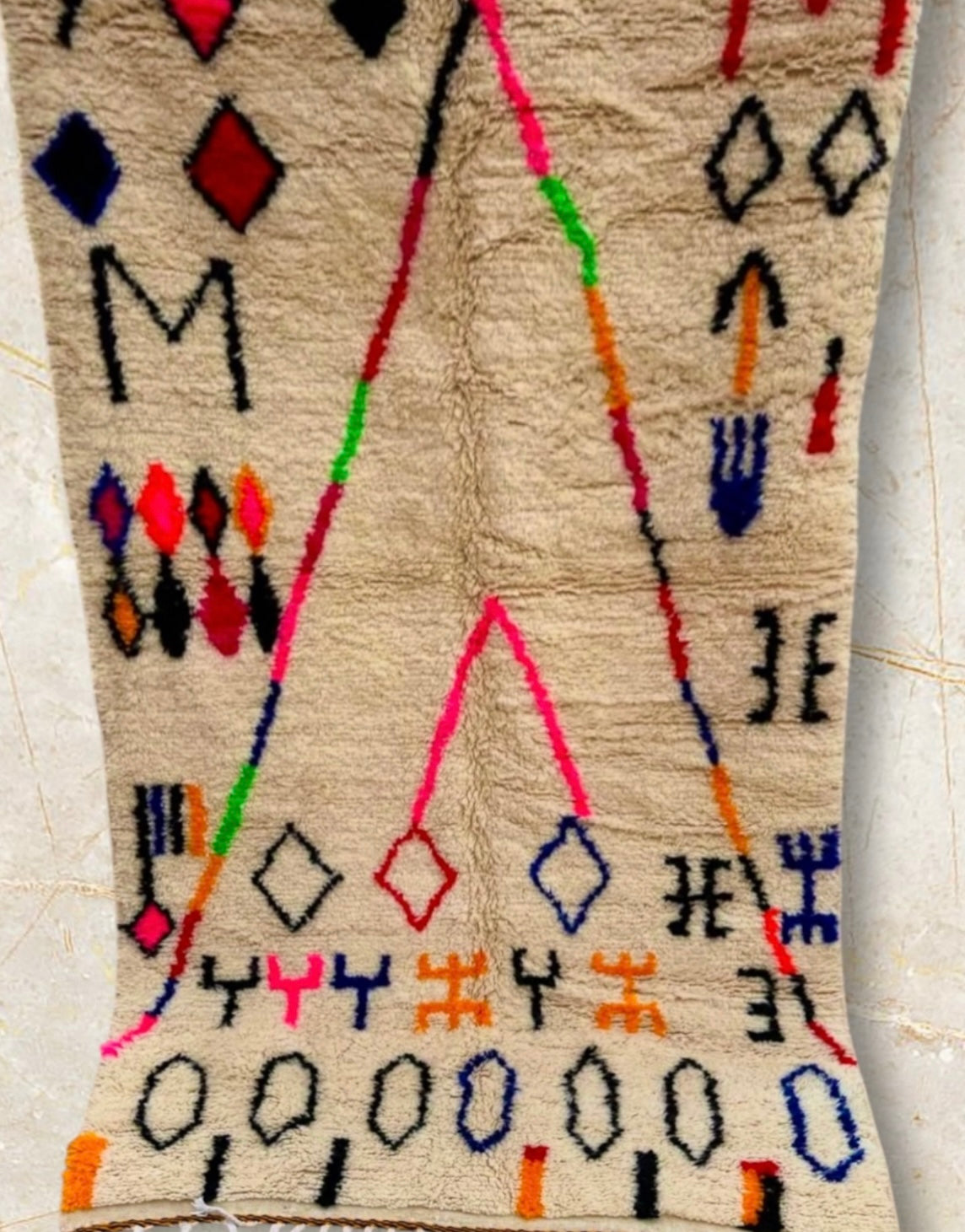 Handmade Azilal Rug, size 250 x 150 cm || 8.2 x 4.92 ft