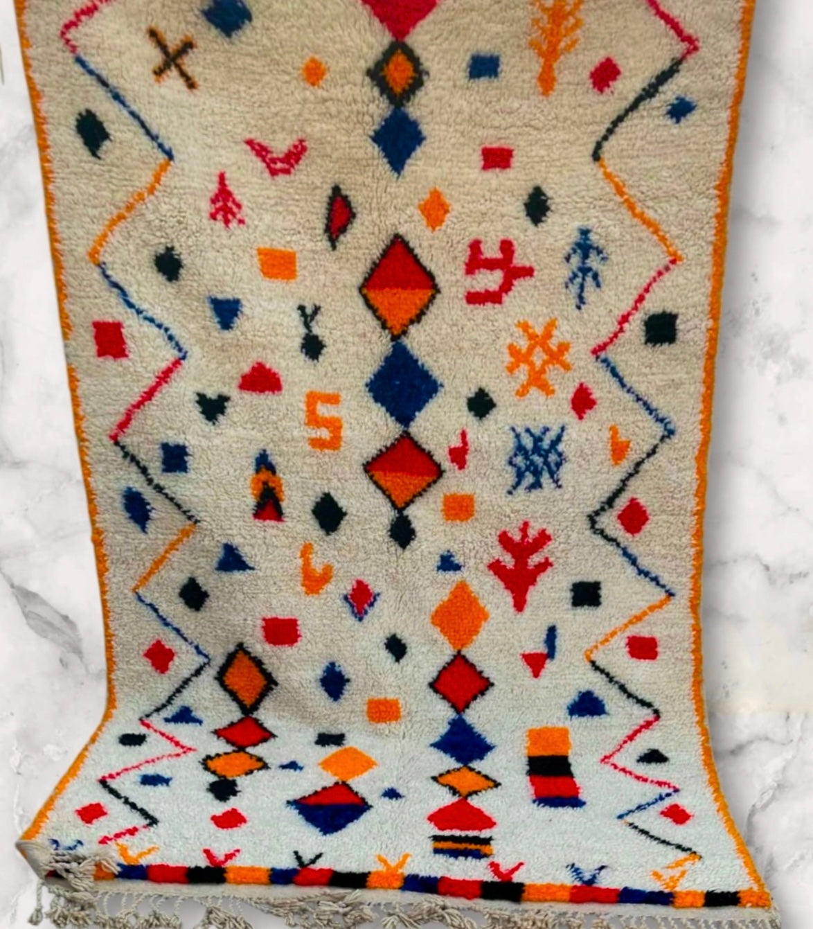 Handmade Azilal Rug, size 250 x 150 cm || 8.2 x 4.92 ft