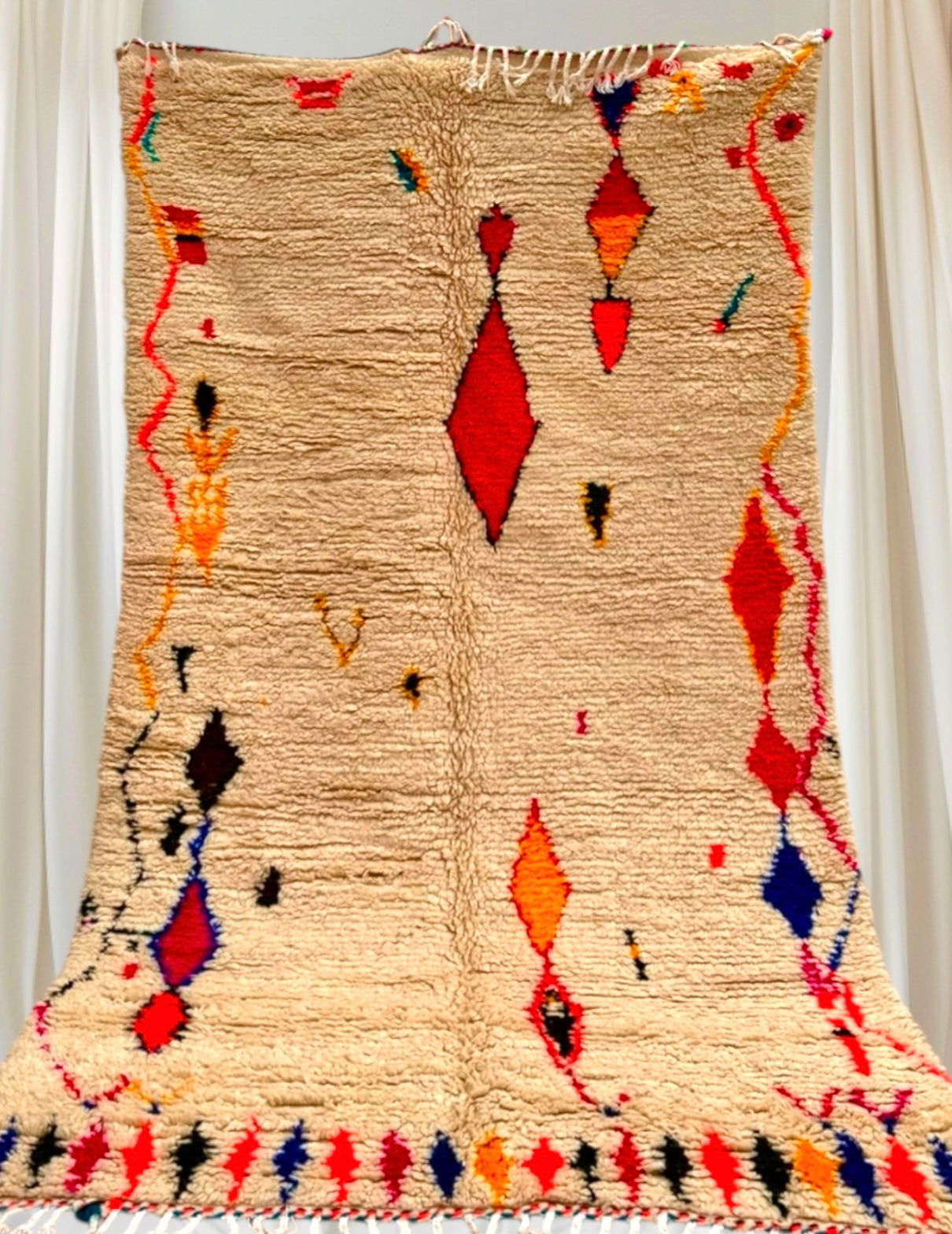 Handmade Azilal Rug, size 250 x 150 cm || 8.2 x 4.92 ft
