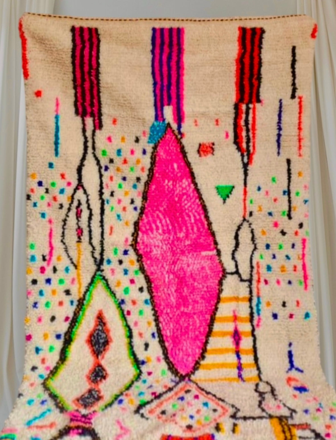 Handmade Azilal Rug, size 250 x 150 cm || 8.2 x 4.92 ft