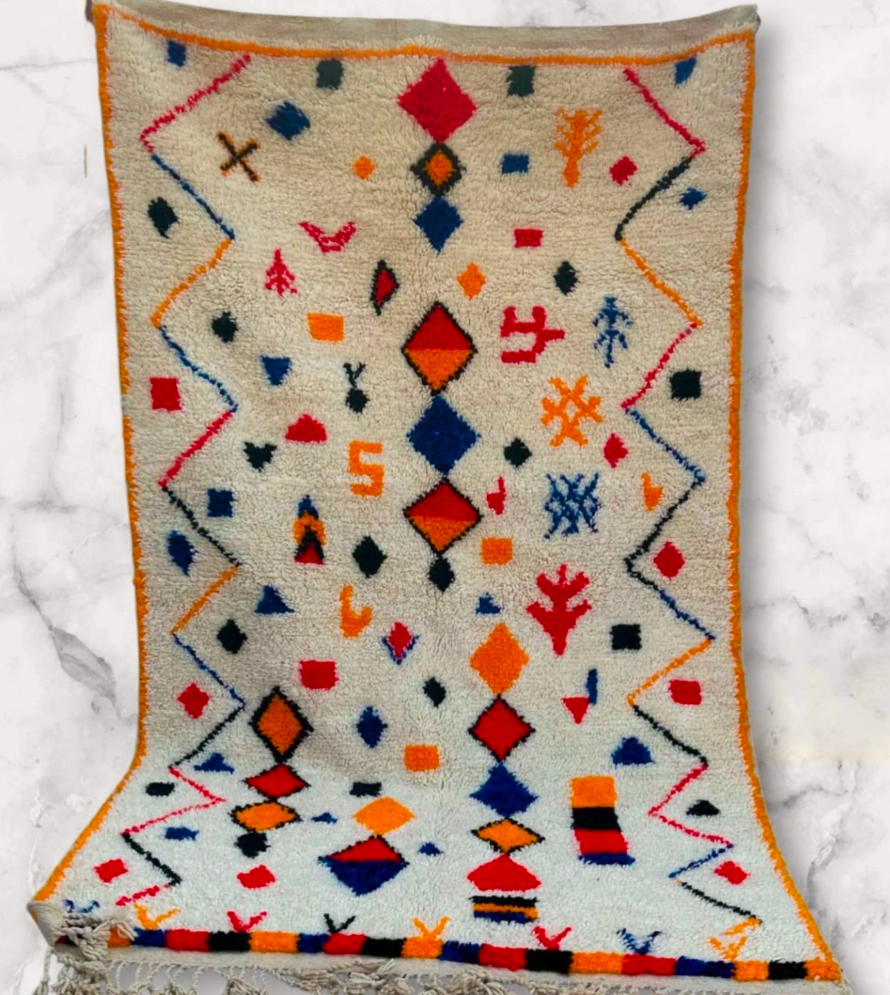 Handmade Azilal Rug, size 250 x 150 cm || 8.2 x 4.92 ft