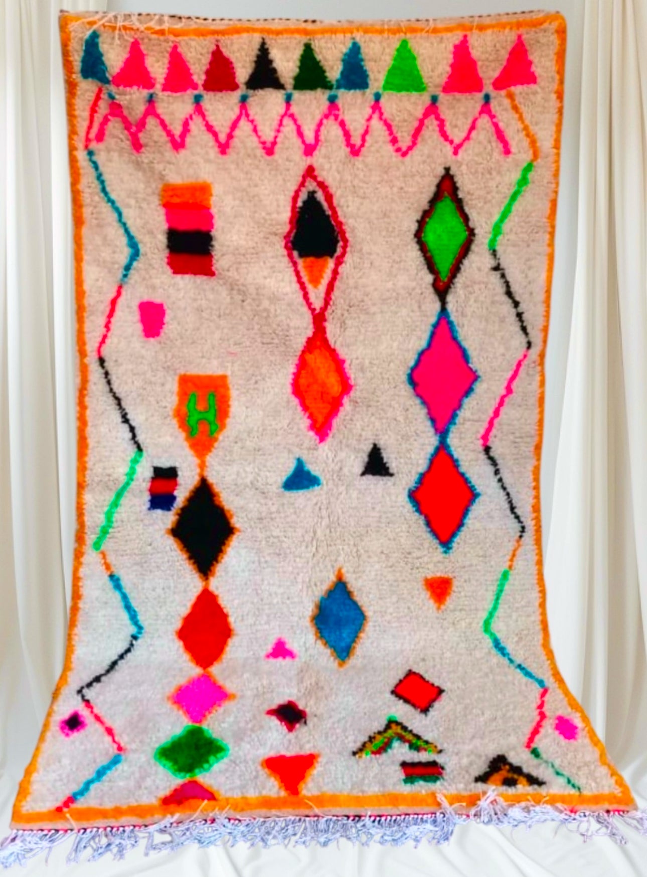 Handmade Azilal Rug, size 250 x 150 cm || 8.2 x 4.92 ft