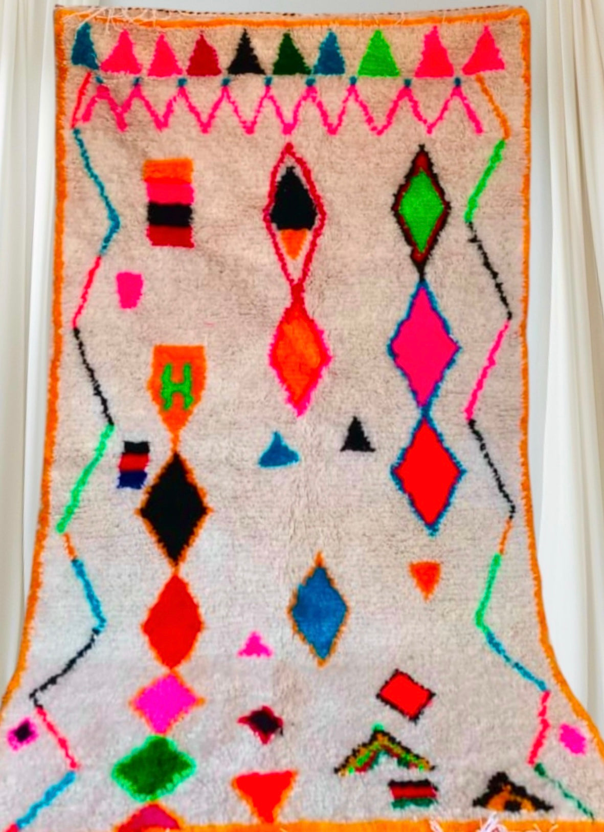 Handmade Azilal Rug, size 250 x 150 cm || 8.2 x 4.92 ft