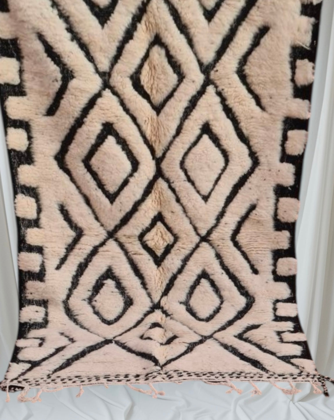 Beni Ouarain Rug size 250 x 150 cm || 8.2 x 4.92 ft