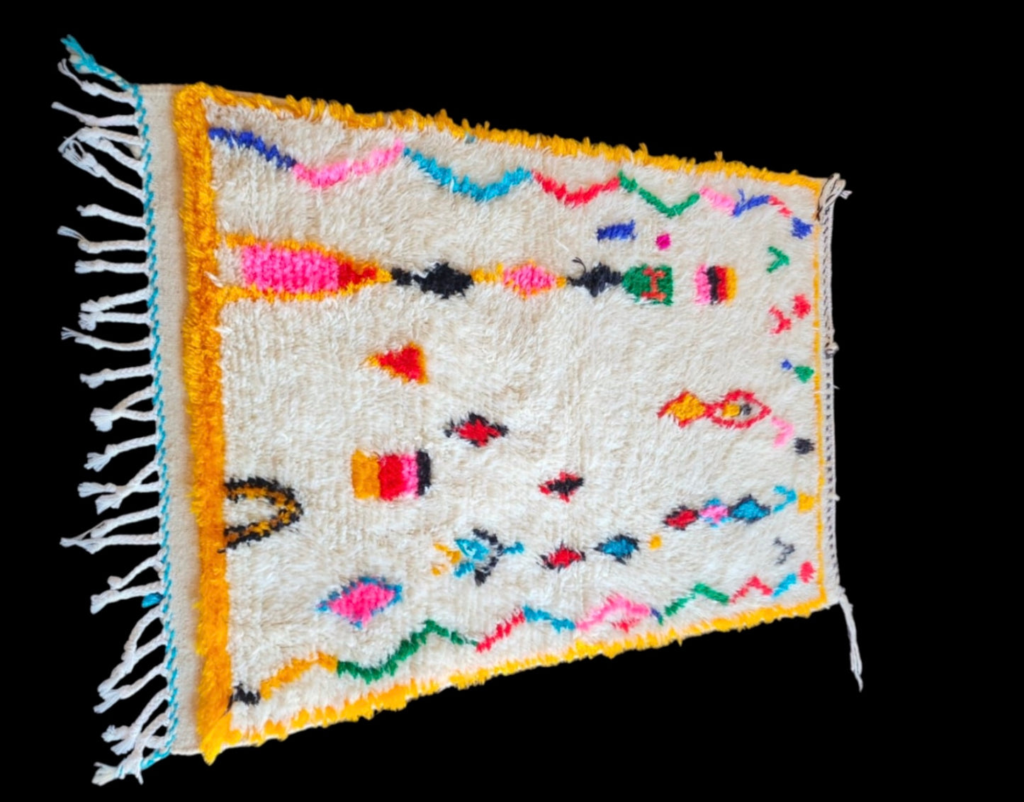 Handmade Azilal Rug, size 150 x 100 cm (4.92 x 3.28 ft)