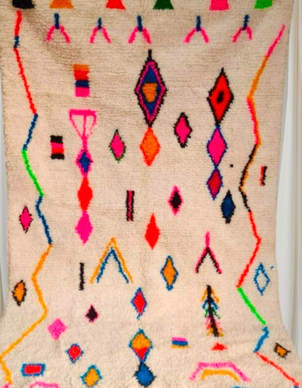 Handmade Azilal Rug, size 250 x 150 cm || 8.2 x 4.92 ft