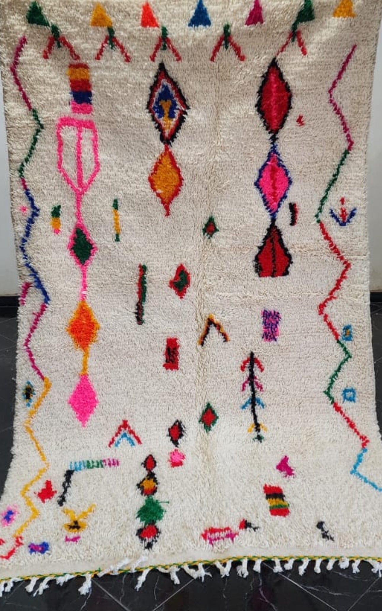Handmade Azilal Rug, size 250 x 150 cm || 8.2 x 4.92 ft
