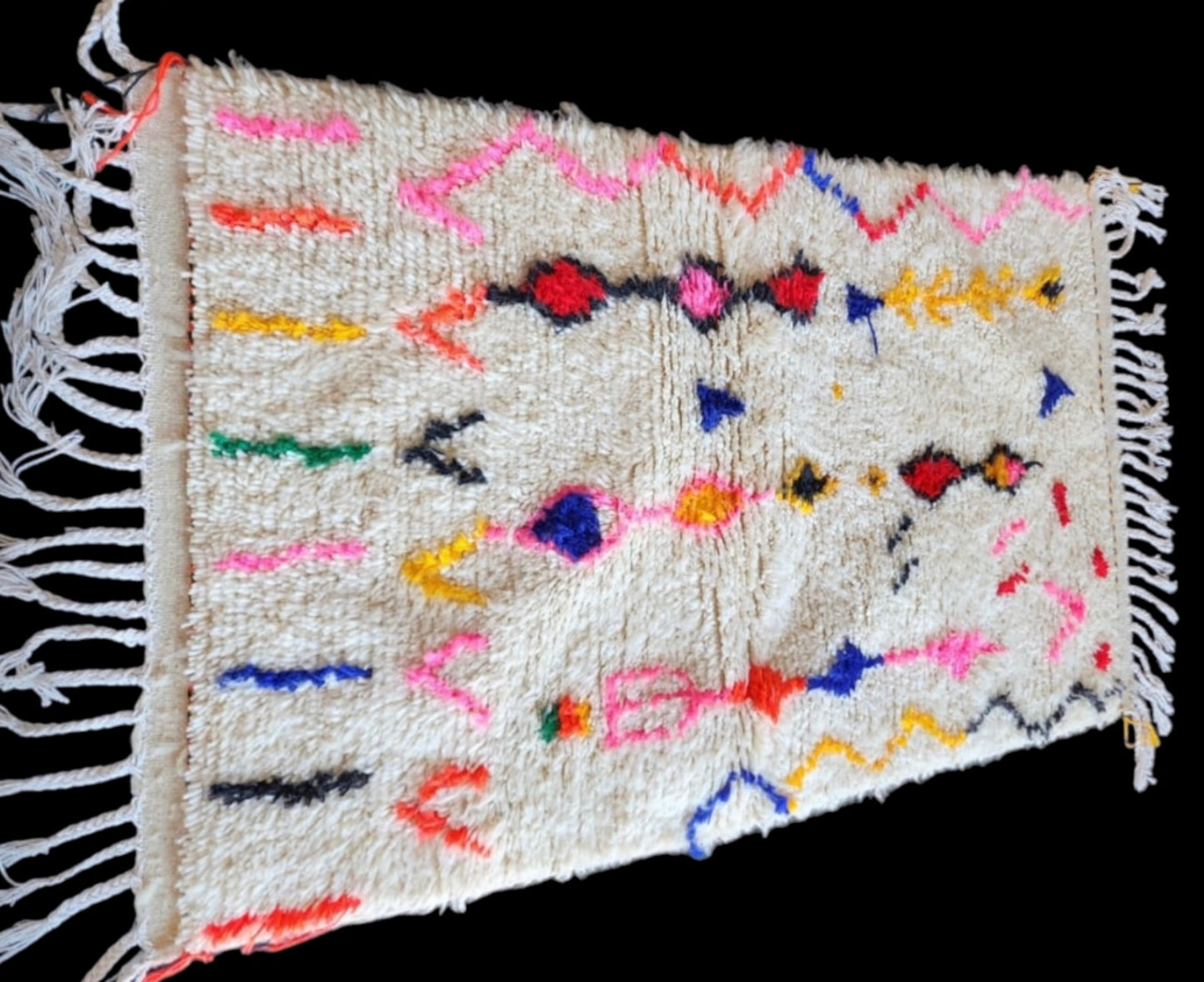 Handmade Azilal Rug, size 150 x 100 cm (4.92 x 3.28 ft)