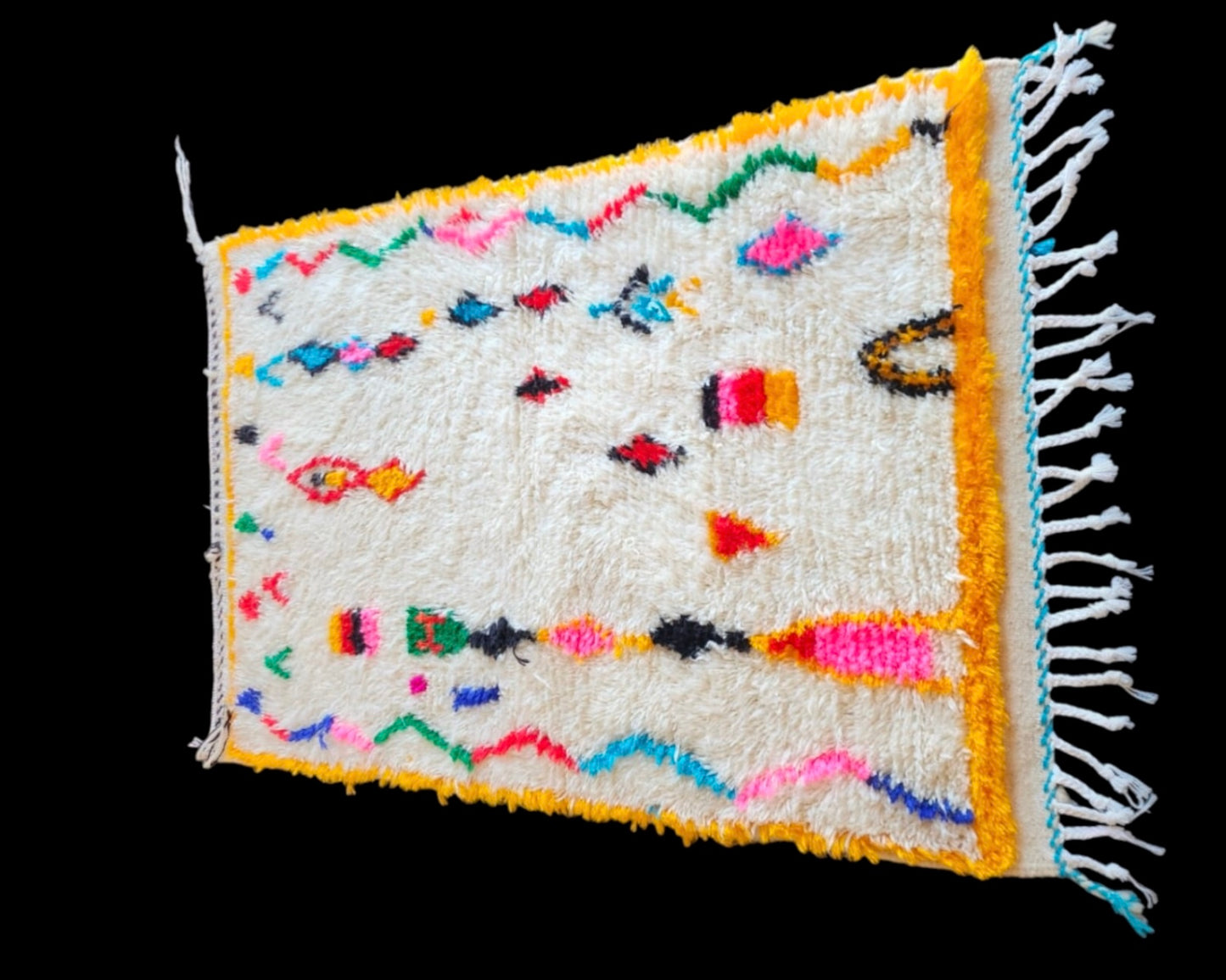 Handmade Azilal Rug, size 150 x 100 cm (4.92 x 3.28 ft)