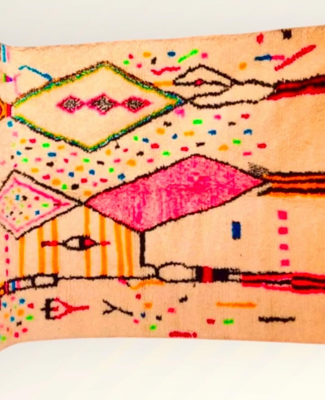 Handmade Azilal Rug, size 250 x 150 cm || 8.2 x 4.92 ft