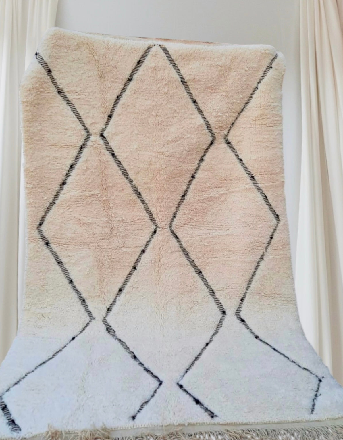 Beni Ouarain Rug size 250 x 150 cm || 8.2 x 4.92 ft