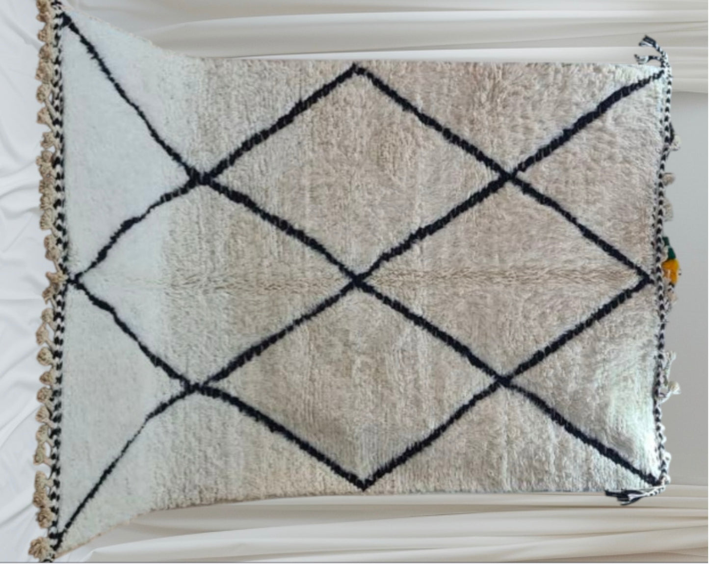 Beni Ouarain Rug size 250 x 150 cm || 8.2 x 4.92 ft