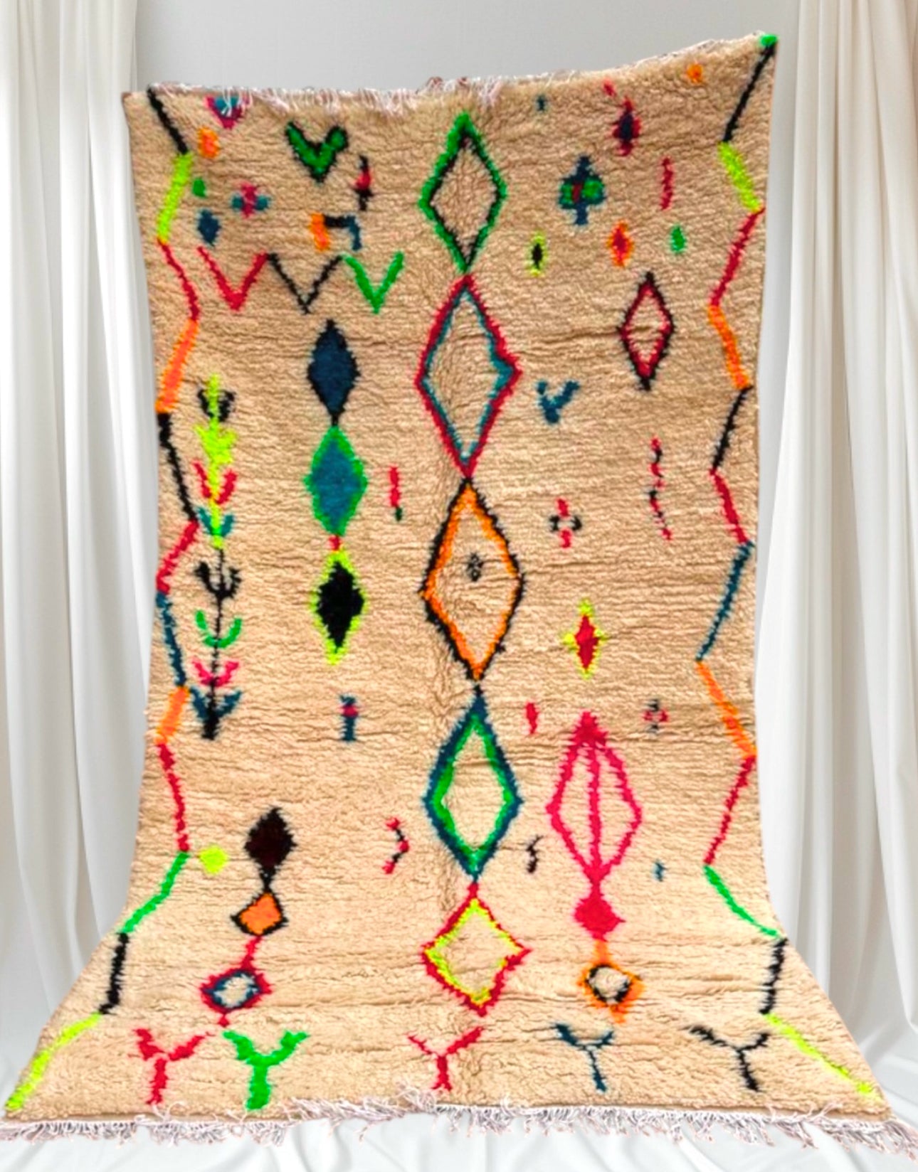 Handmade Azilal Rug, size 250 x 150 cm || 8.2 x 4.92 ft