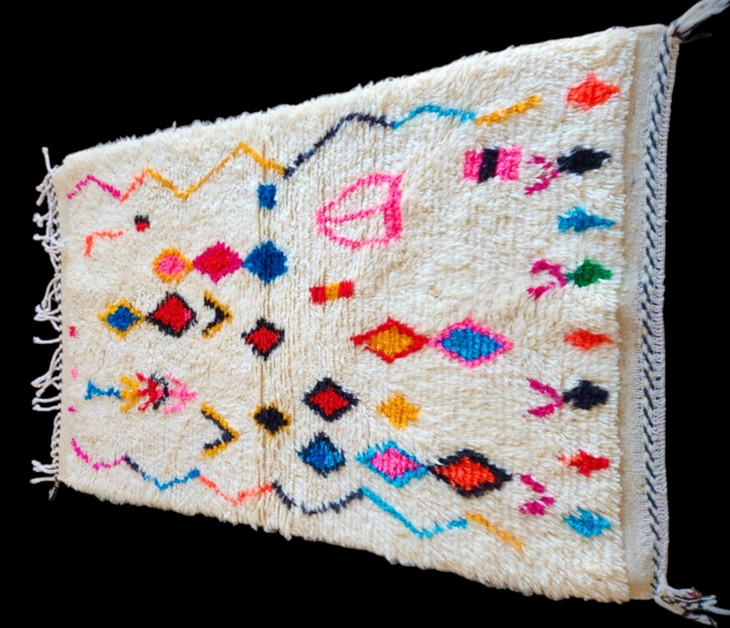 Handmade Azilal Rug, size 250 x 150 cm || 8.2 x 4.92 ft