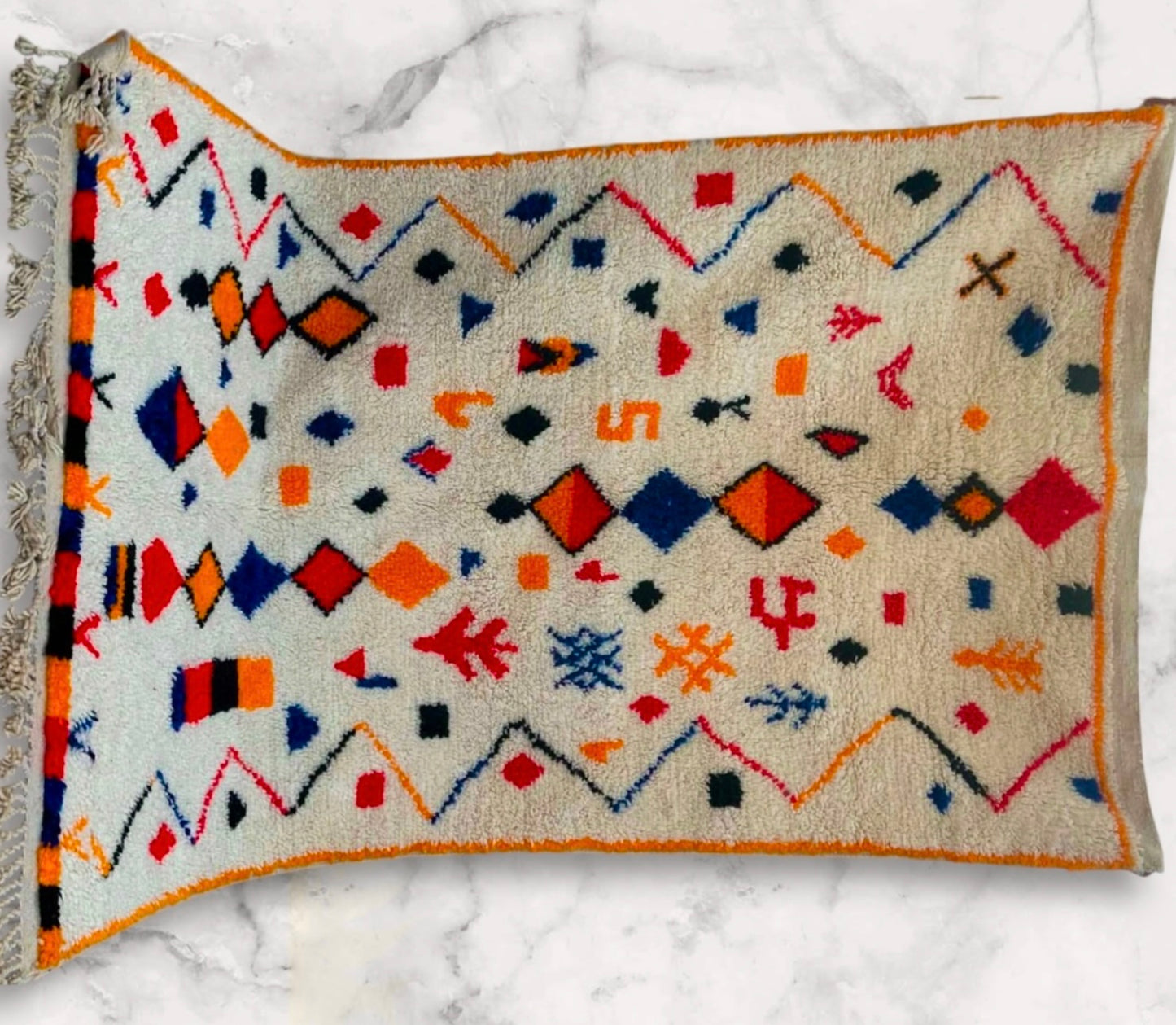 Handmade Azilal Rug, size 250 x 150 cm || 8.2 x 4.92 ft