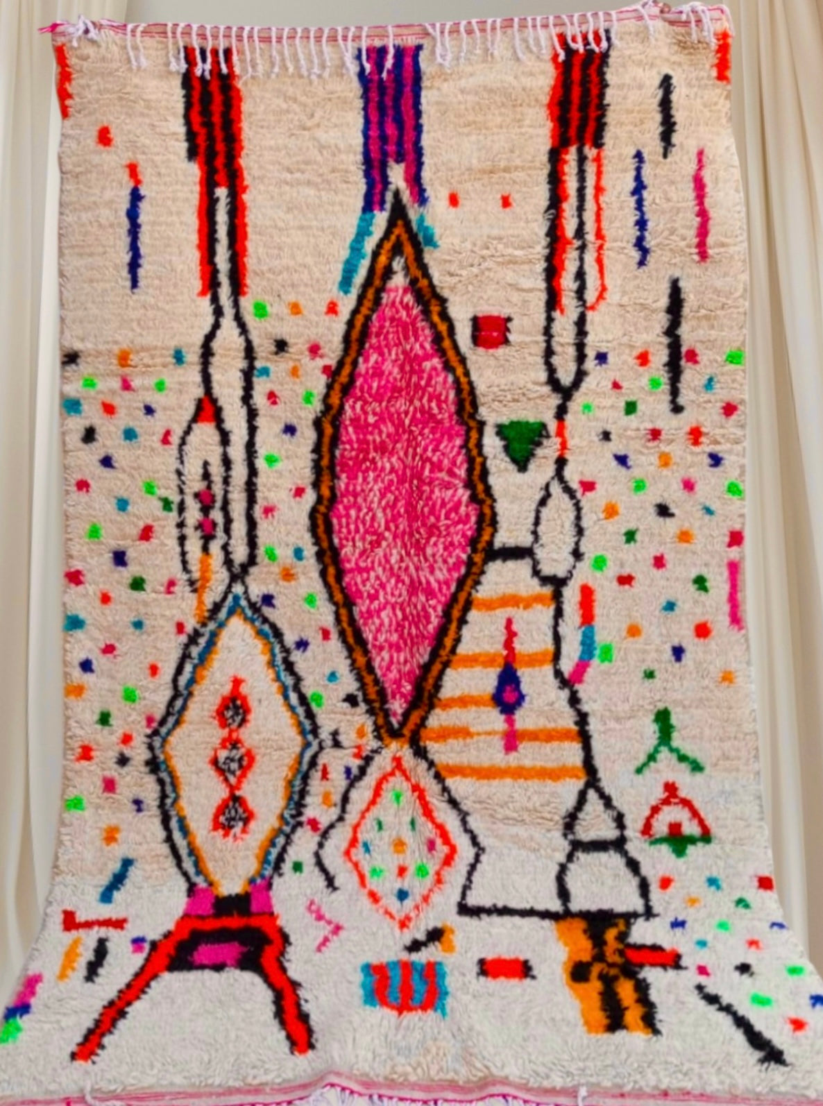 Handmade Azilal Rug, size 250 x 150 cm || 8.2 x 4.92 ft