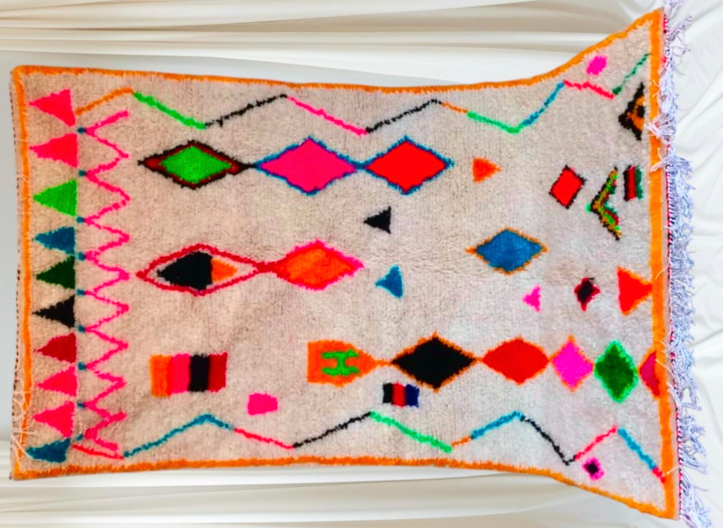 Handmade Azilal Rug, size 250 x 150 cm || 8.2 x 4.92 ft