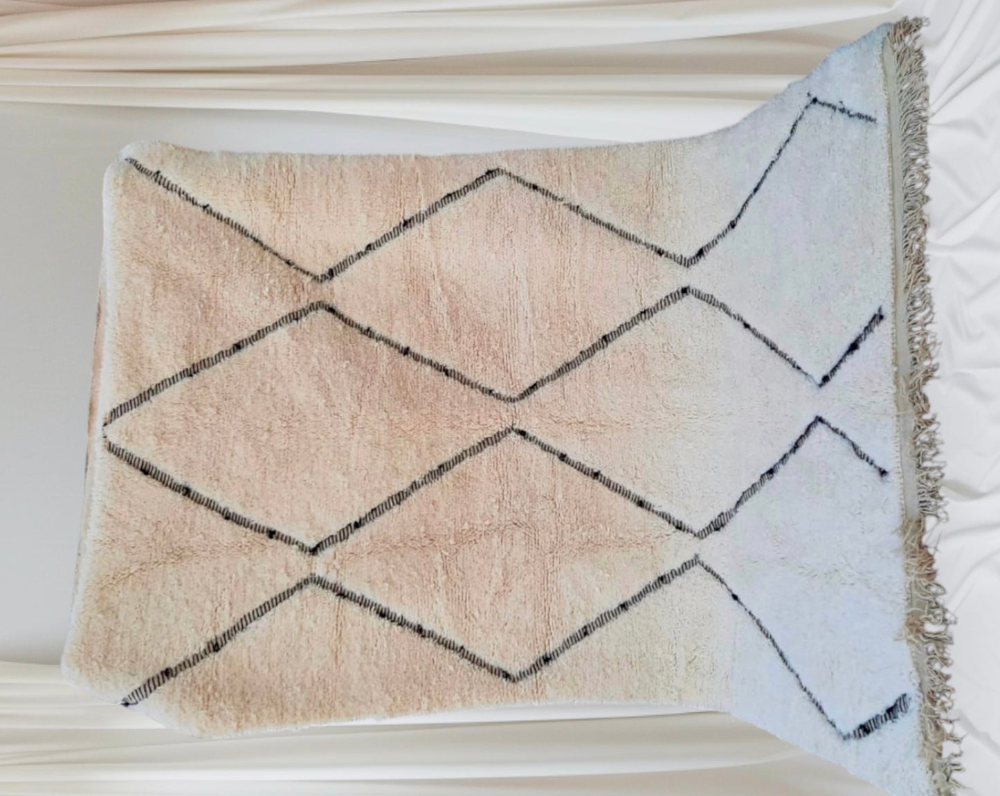 Beni Ouarain Rug size 250 x 150 cm || 8.2 x 4.92 ft