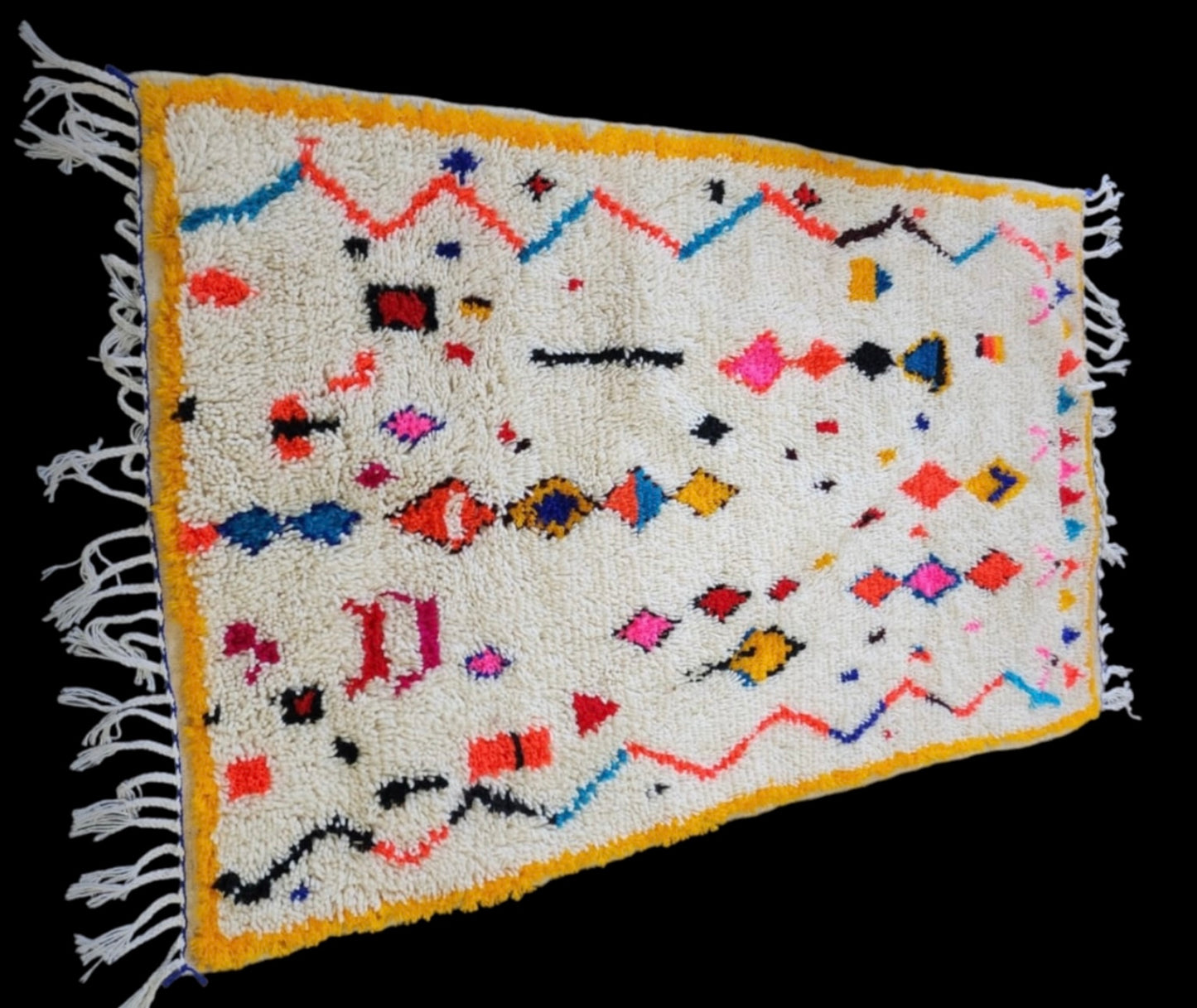 Handmade Azilal Rug, size 150 x 100 cm (4.92 x 3.28 ft)
