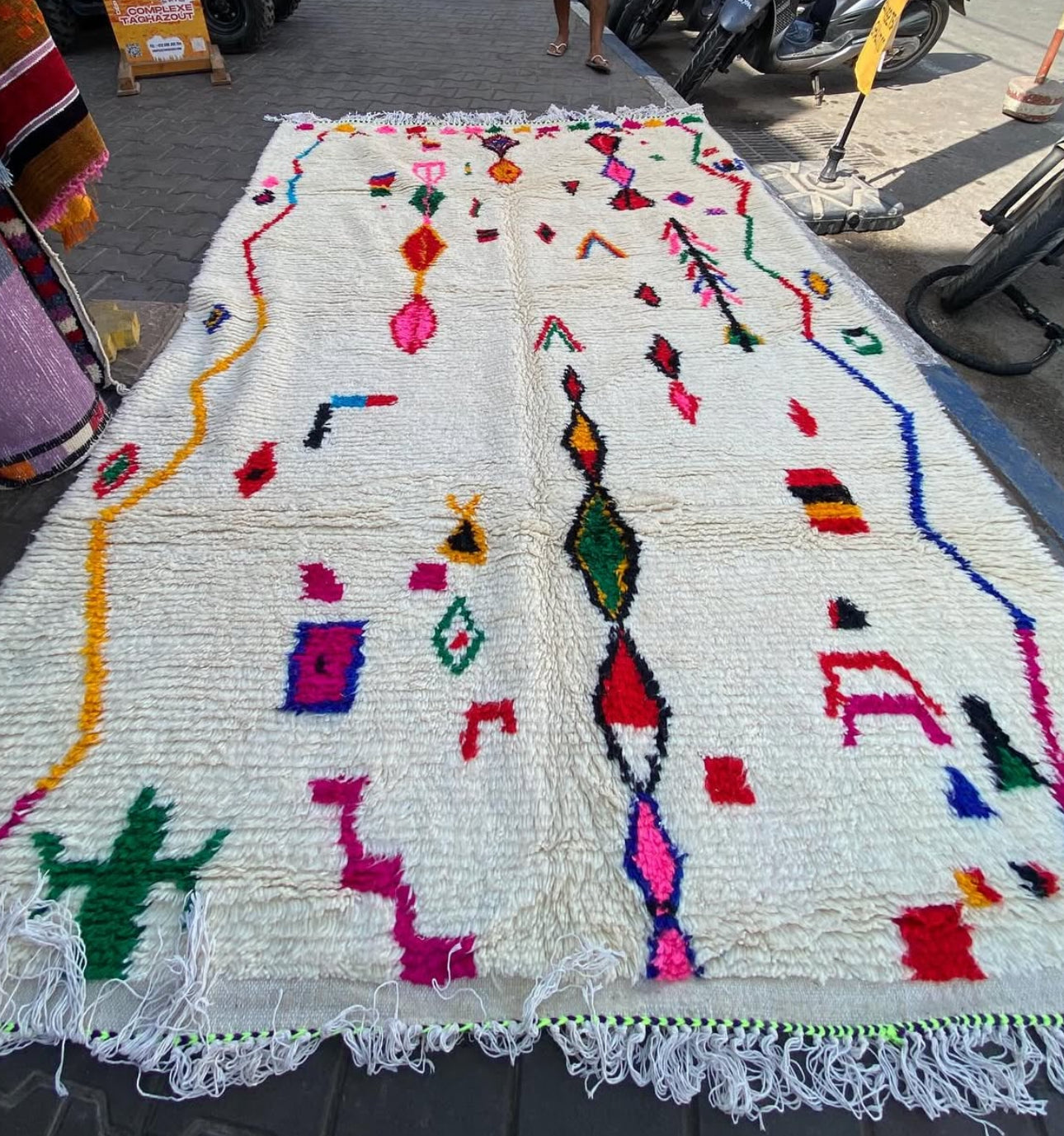 Handmade Azilal Rug, size 300 x 200 cm || 9.84 x 6.56 ft