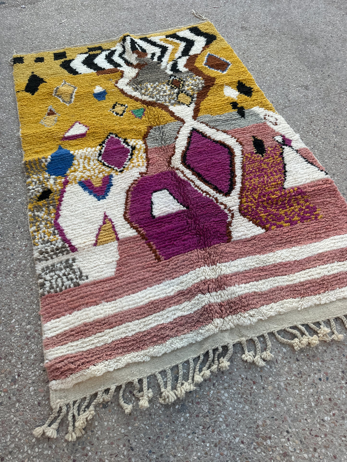 Handmade Beni Ouarain, size 250 x 150 cm || 8.2 x 4.92 ft