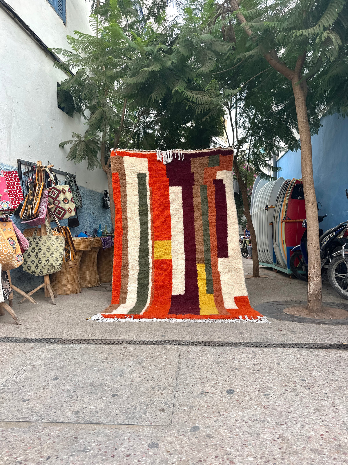 Handmade Azilal Rug, size 250 x 150 cm || 8.2 x 4.92 ft
