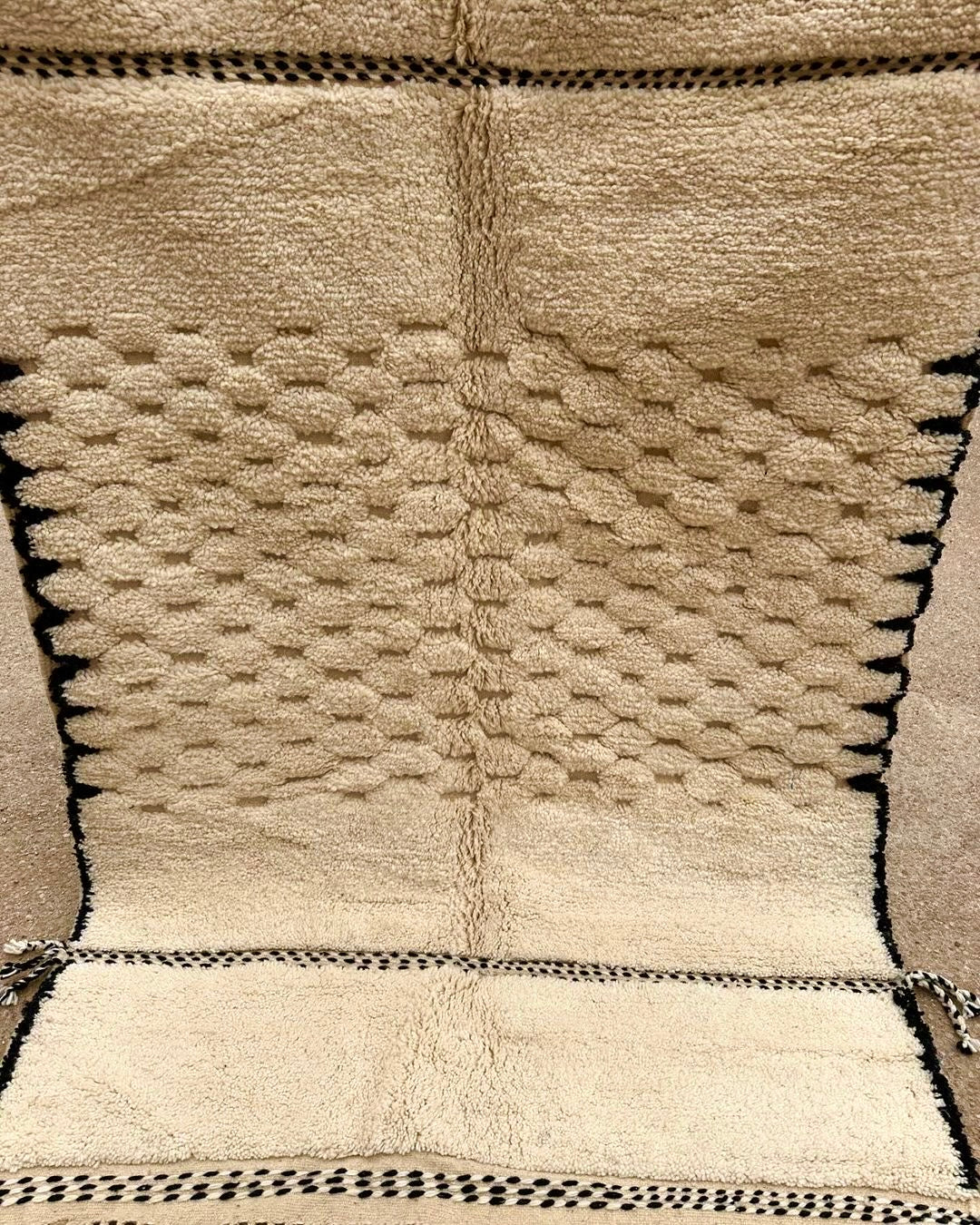 Beni Ouarain Rug size 250 x 150 cm || 8.2 x 4.92 ft
