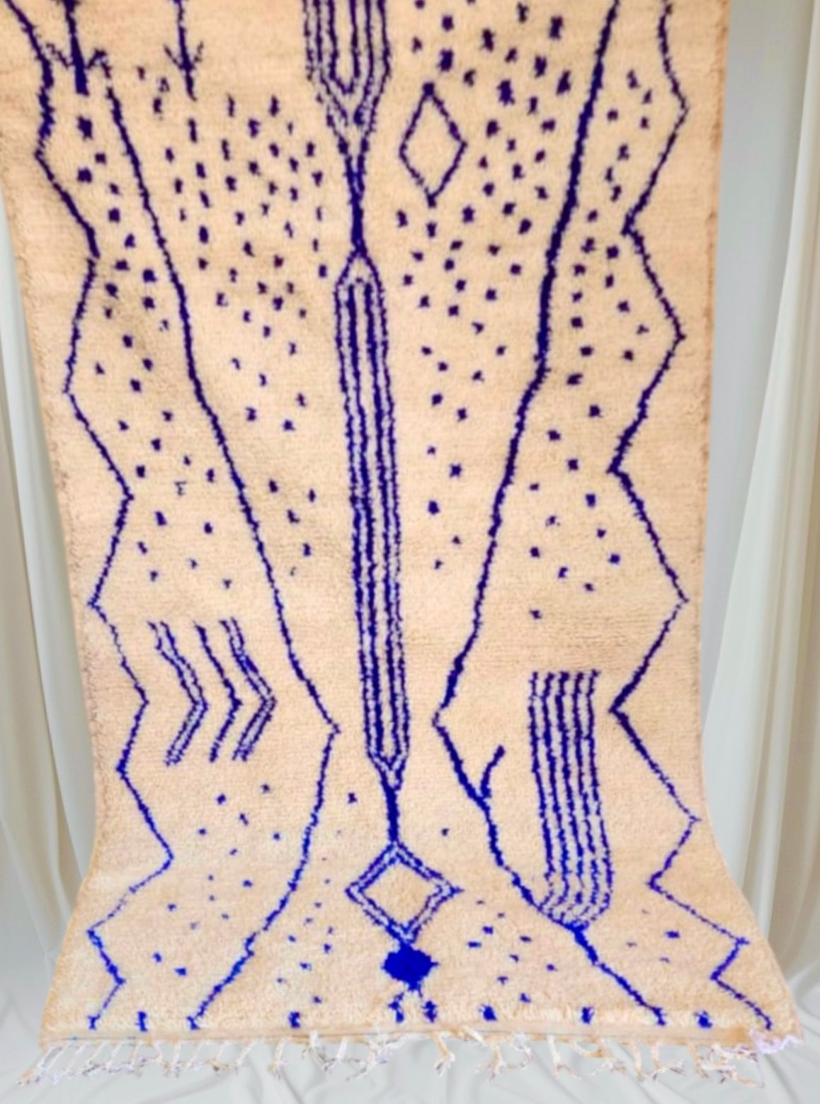 Handmade Azilal Rug, size 250 x 150 cm || 8.2 x 4.92 ft