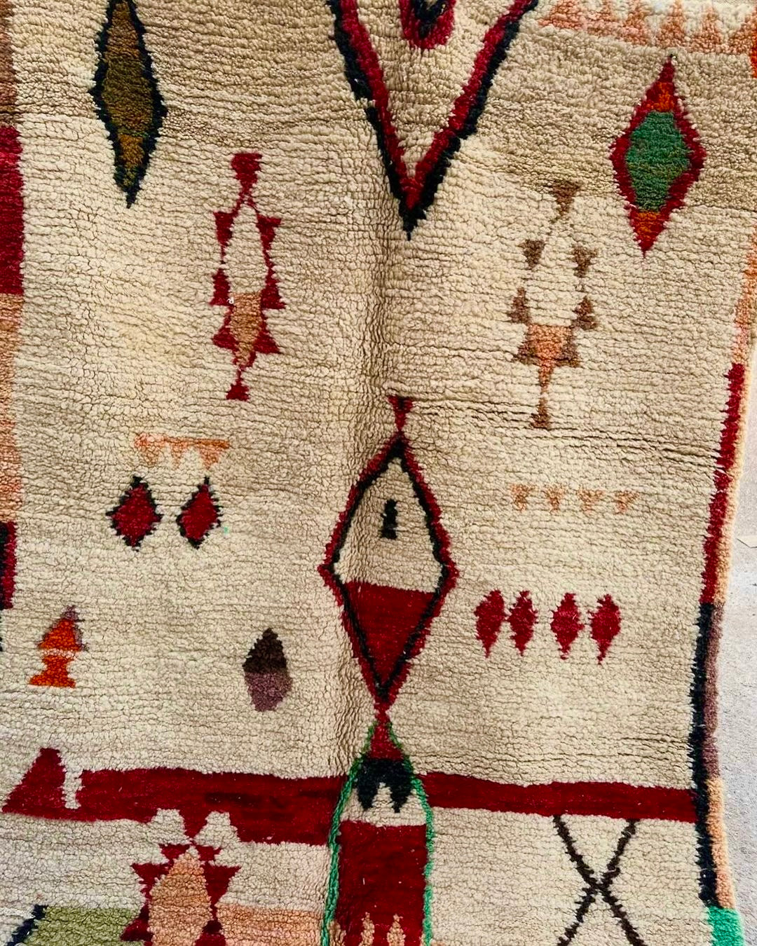 Beni Ouarain Rug size 250 x 150 cm || 8.2 x 4.92 ft