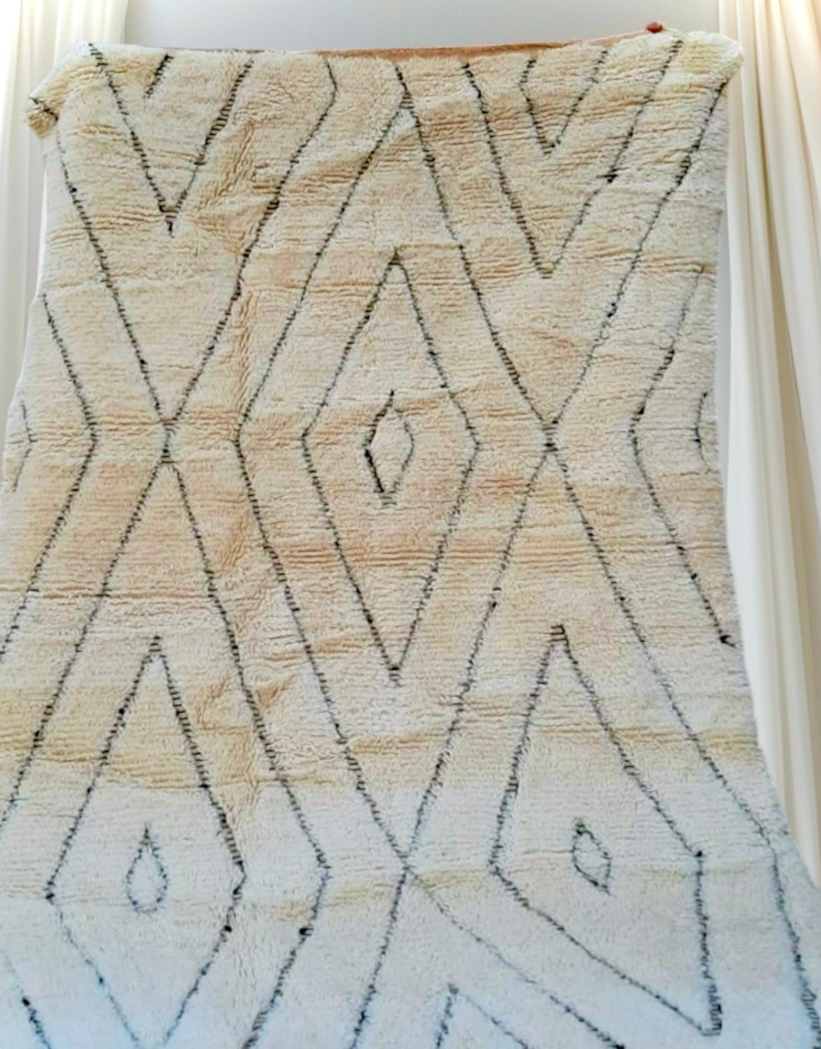 Beni Ouarain Rug size 250 x 150 cm || 8.2 x 4.92 ft