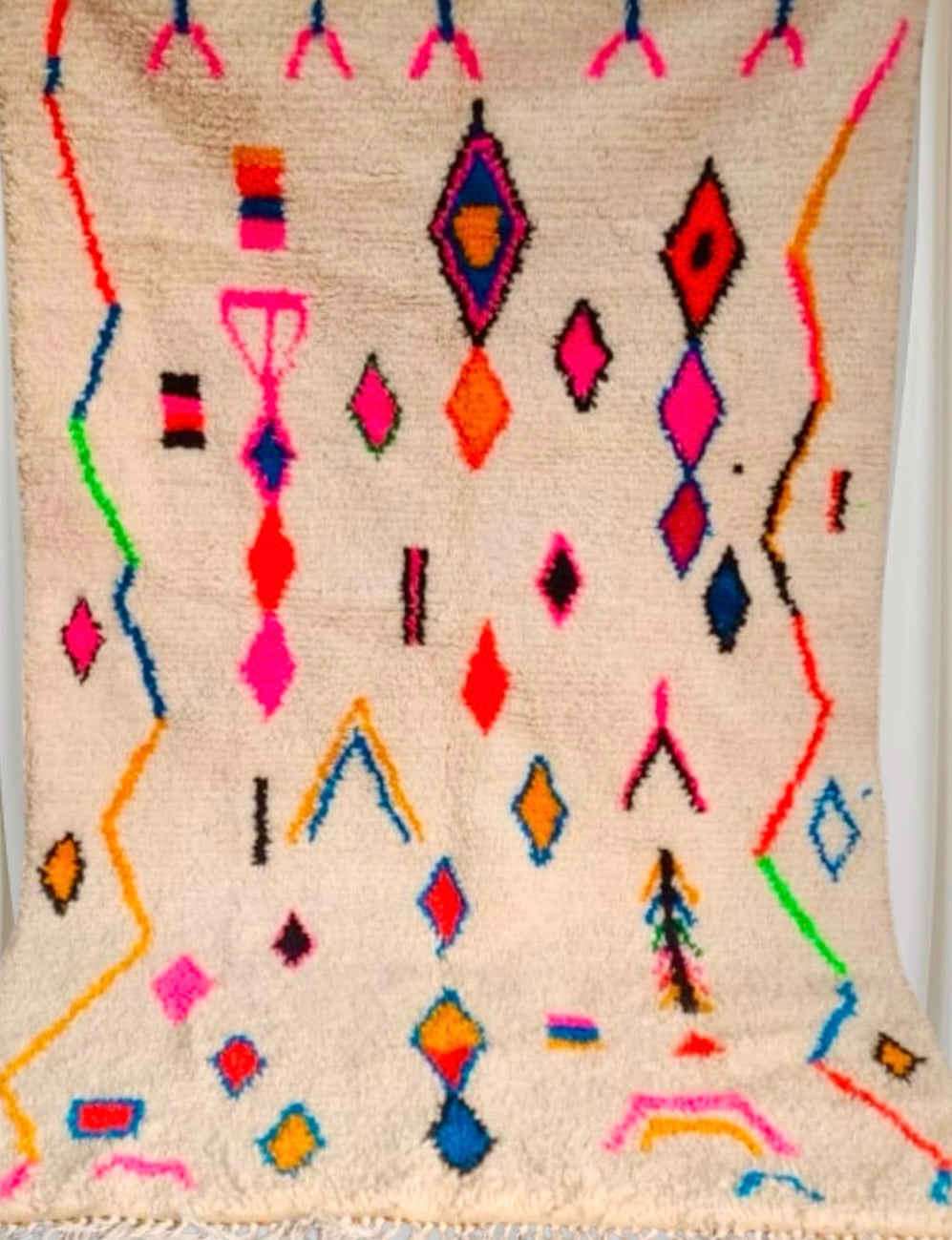 Handmade Azilal Rug, size 250 x 150 cm || 8.2 x 4.92 ft