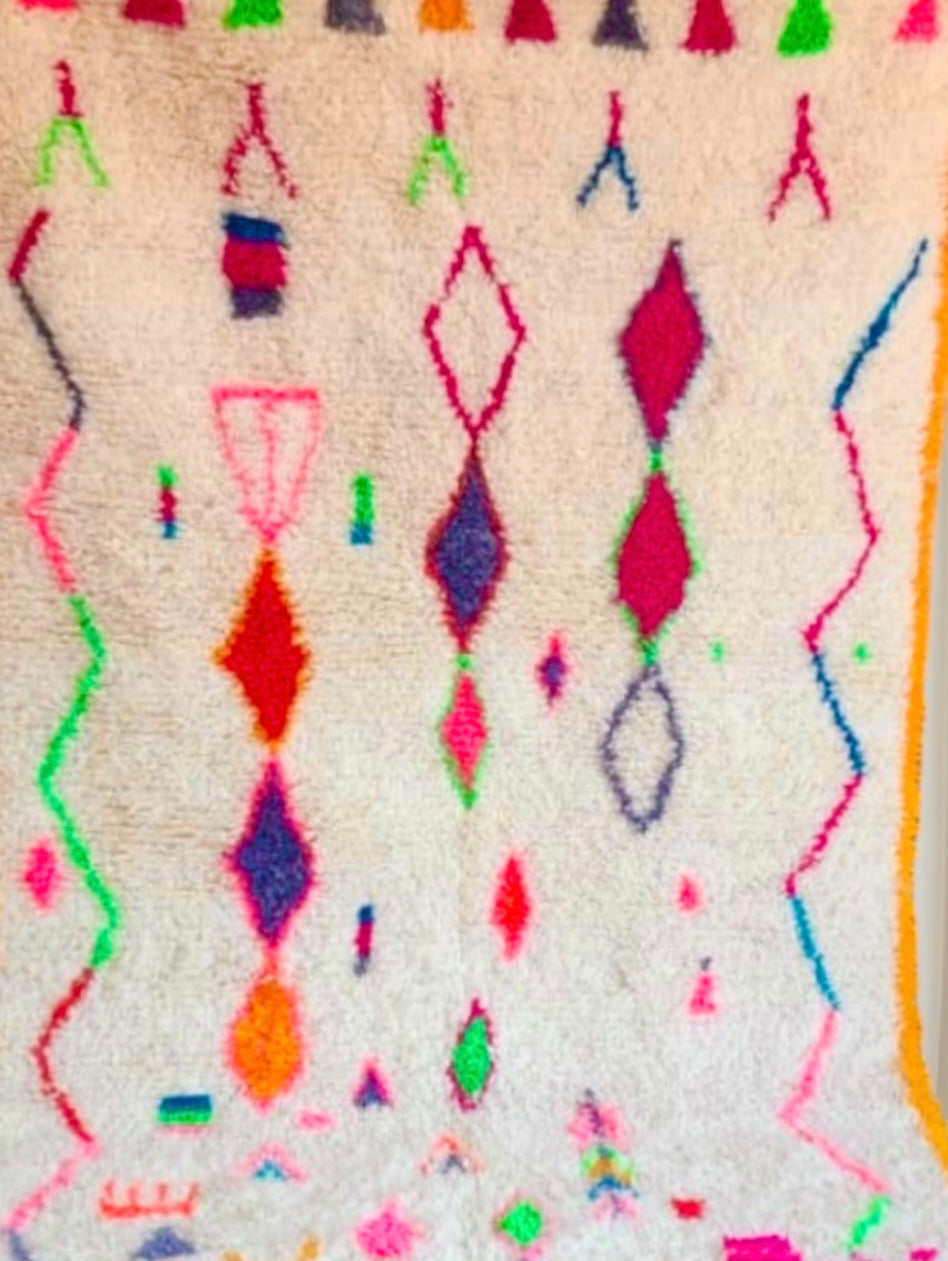 Handmade Azilal Rug, size 250 x 150 cm || 8.2 x 4.92 ft