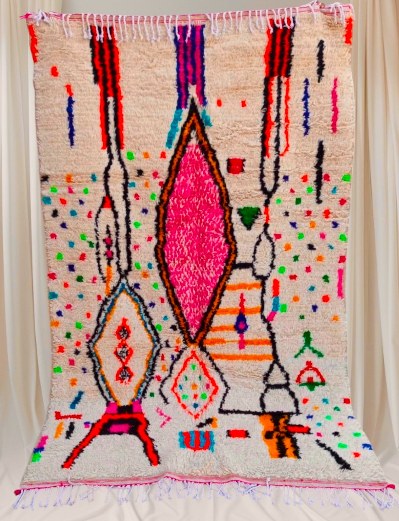 Handmade Azilal Rug, size 250 x 150 cm || 8.2 x 4.92 ft