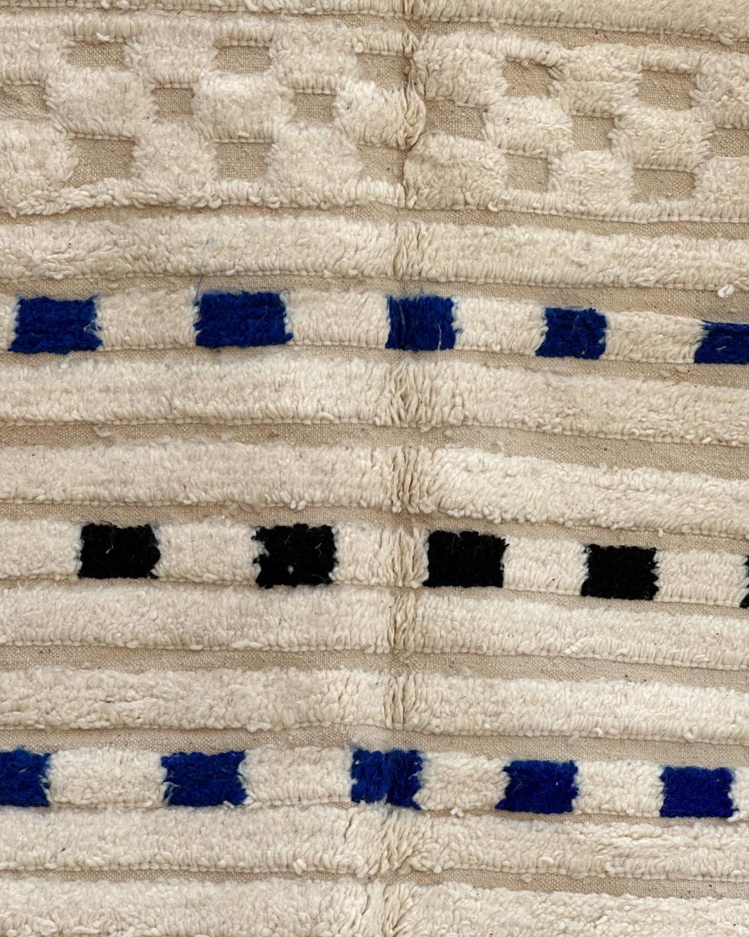 Beni Ouarain Rug size 250 x 150 cm || 8.2 x 4.92 ft