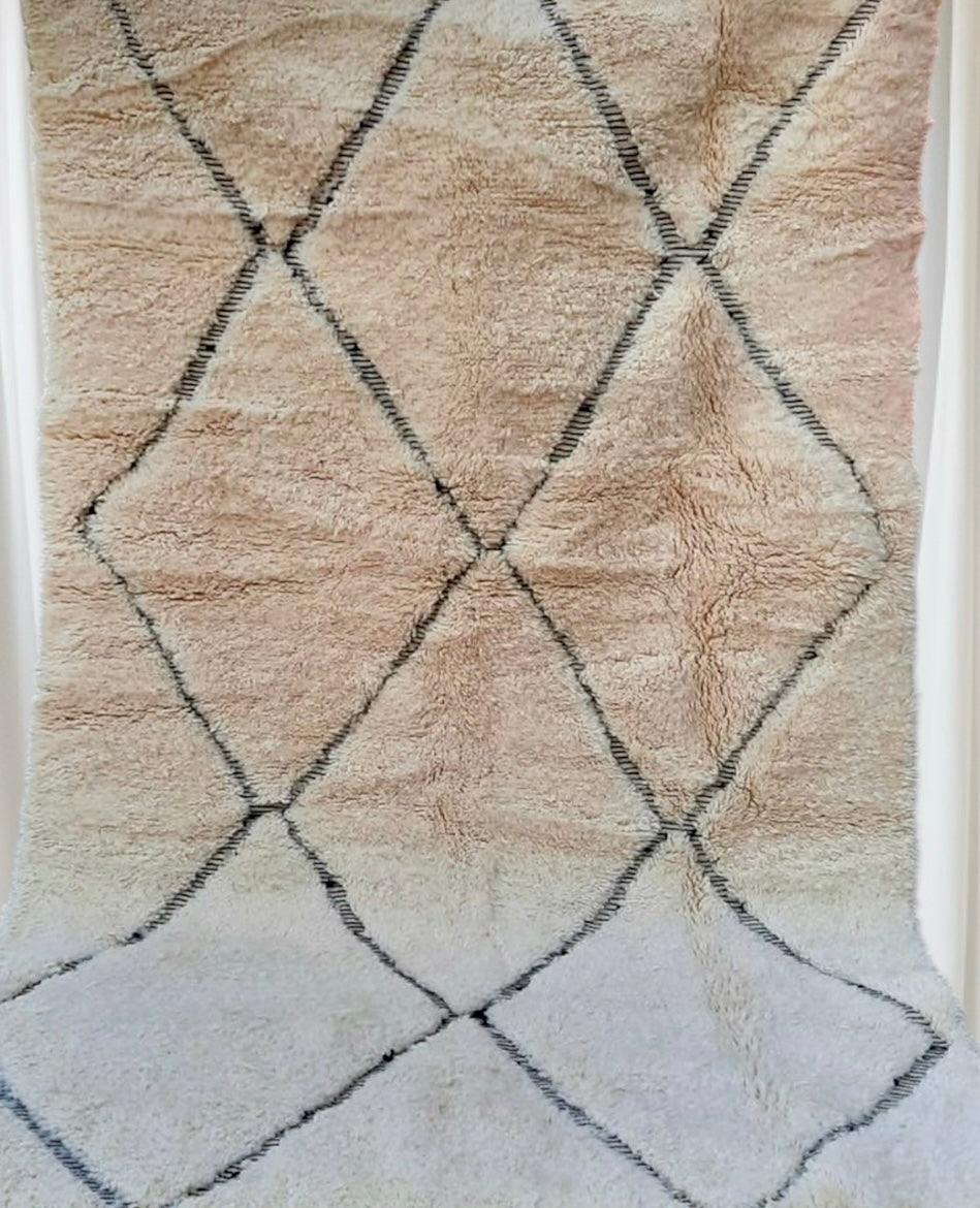 Beni Ouarain Rug size 250 x 150 cm || 8.2 x 4.92 ft