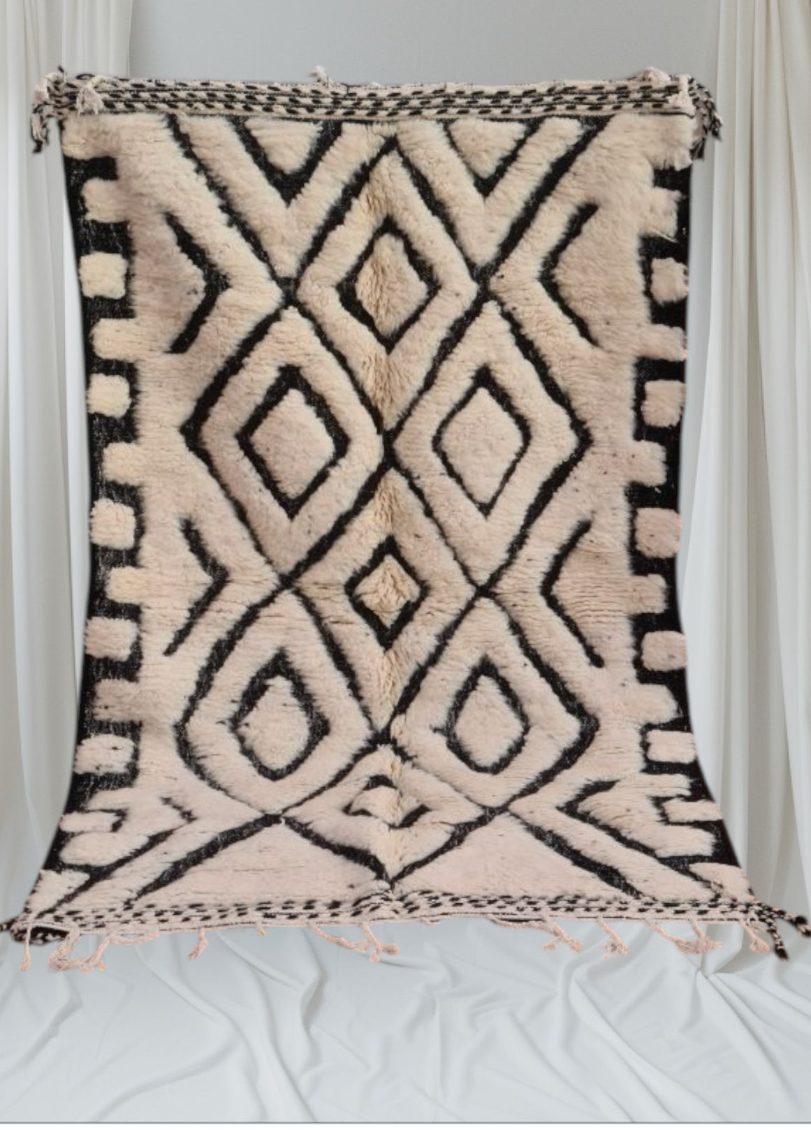Beni Ouarain Rug size 250 x 150 cm || 8.2 x 4.92 ft