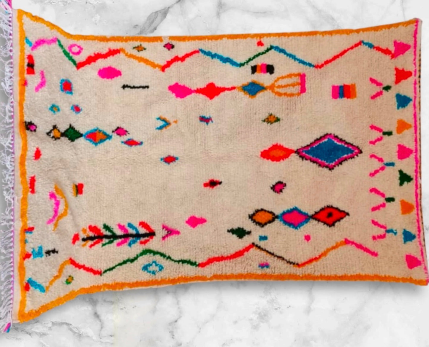 Handmade Azilal Rug, size 250 x 150 cm || 8.2 x 4.92 ft