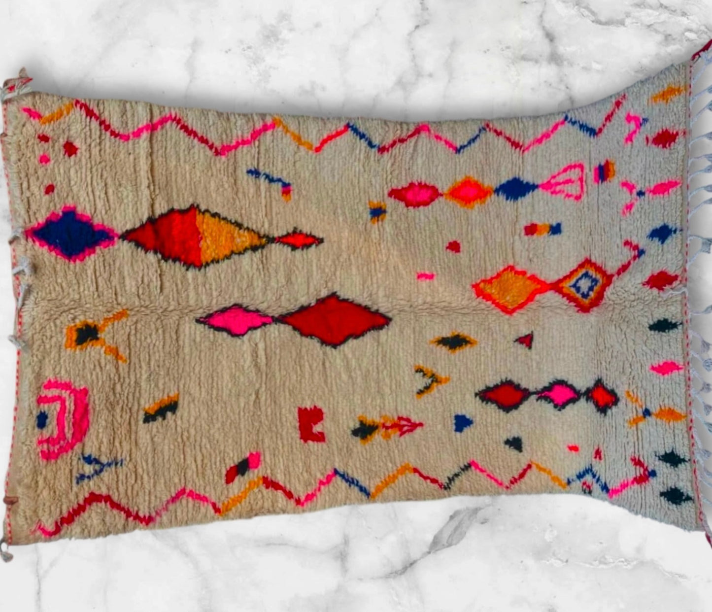 Handmade Azilal Rug, size 250 x 150 cm || 8.2 x 4.92 ft