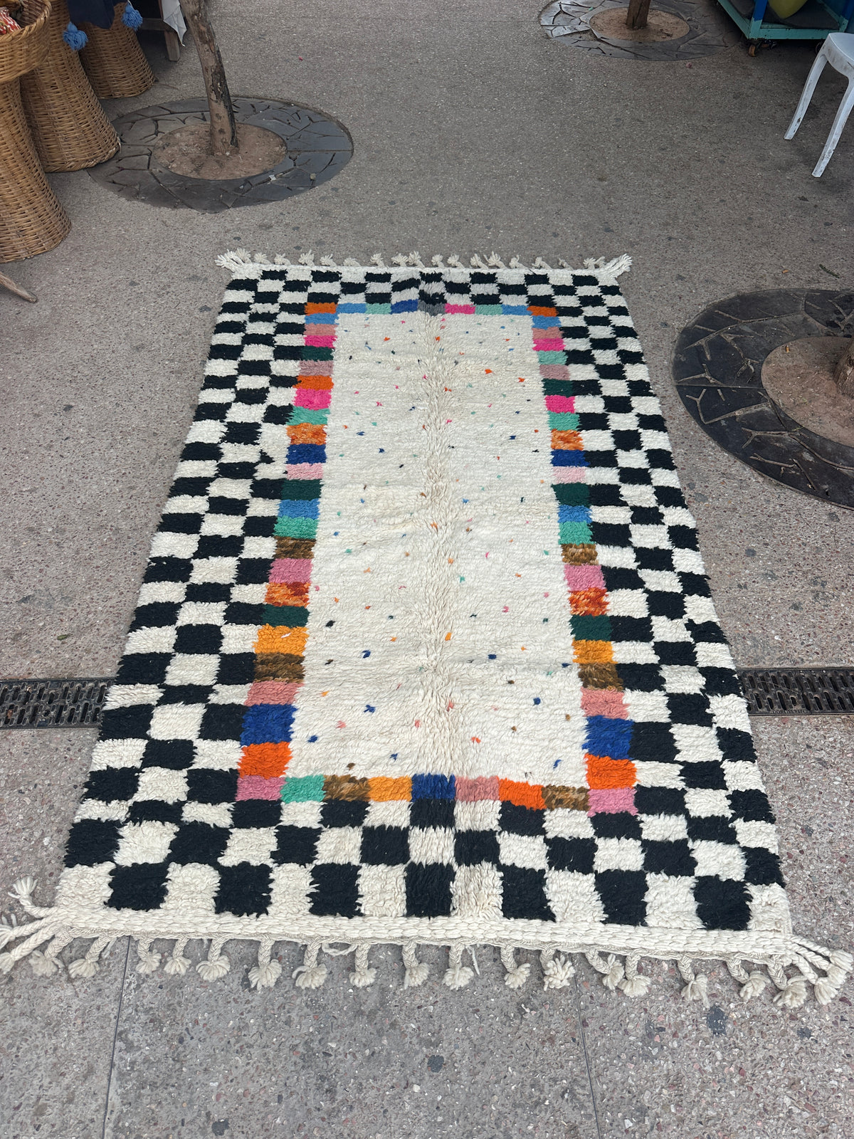 Handmade Beni Ouarain, size 250 x 150 cm || 8.2 x 4.92 ft