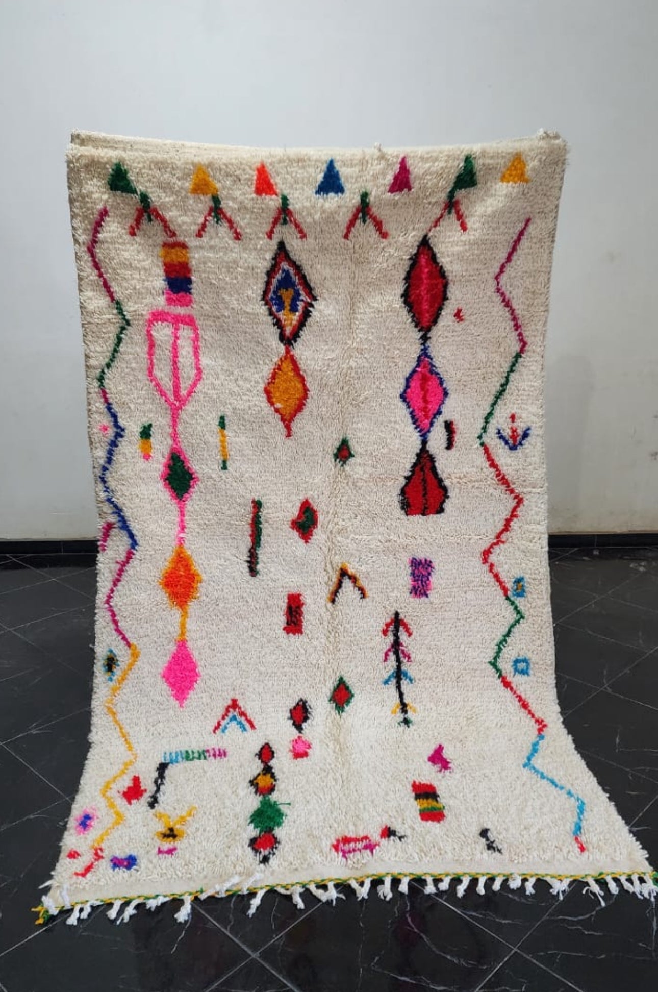 Handmade Azilal Rug, size 250 x 150 cm || 8.2 x 4.92 ft