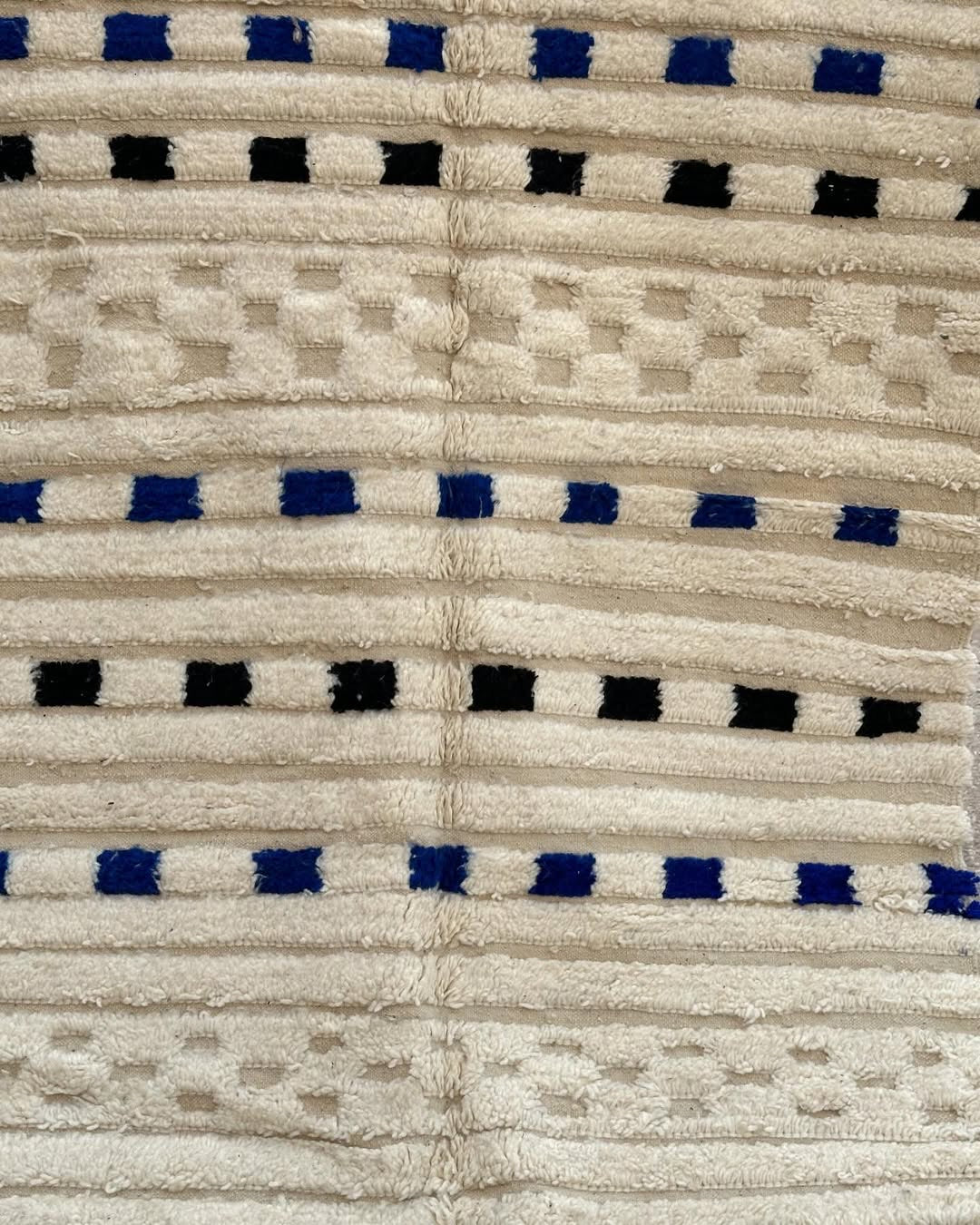 Beni Ouarain Rug size 250 x 150 cm || 8.2 x 4.92 ft
