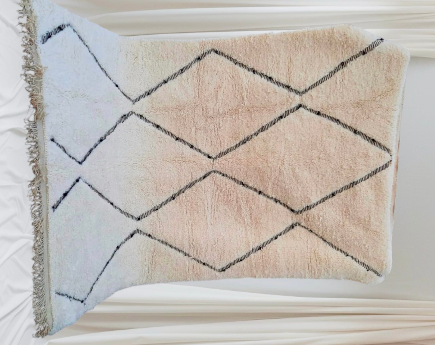 Beni Ouarain Rug size 250 x 150 cm || 8.2 x 4.92 ft