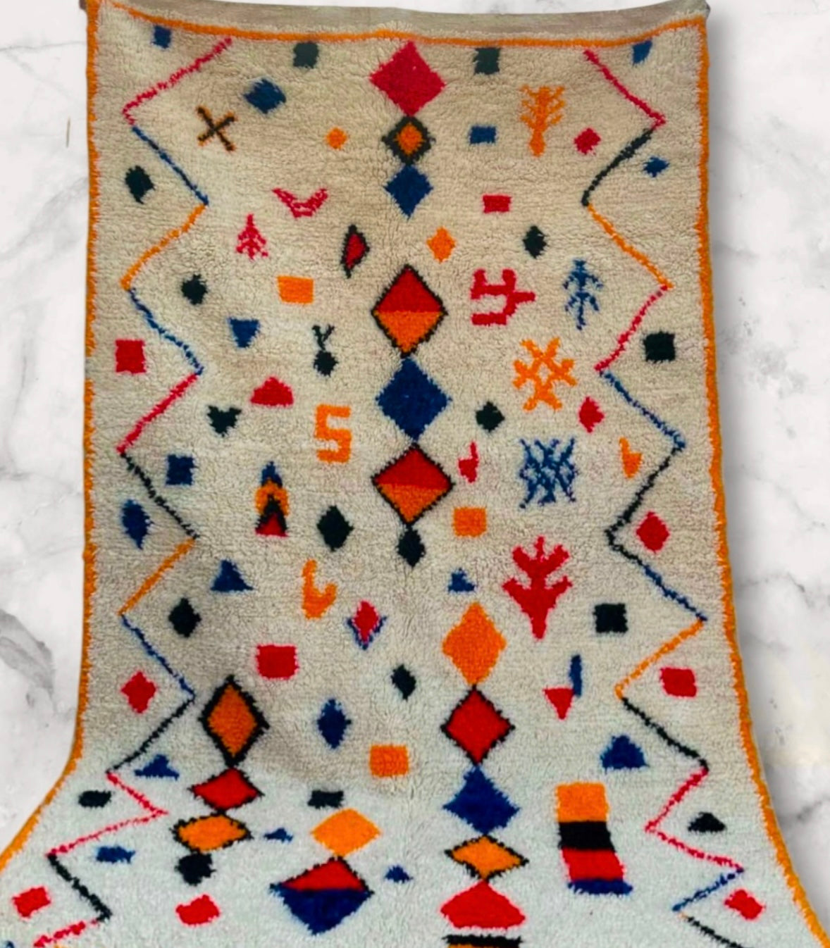 Handmade Azilal Rug, size 250 x 150 cm || 8.2 x 4.92 ft