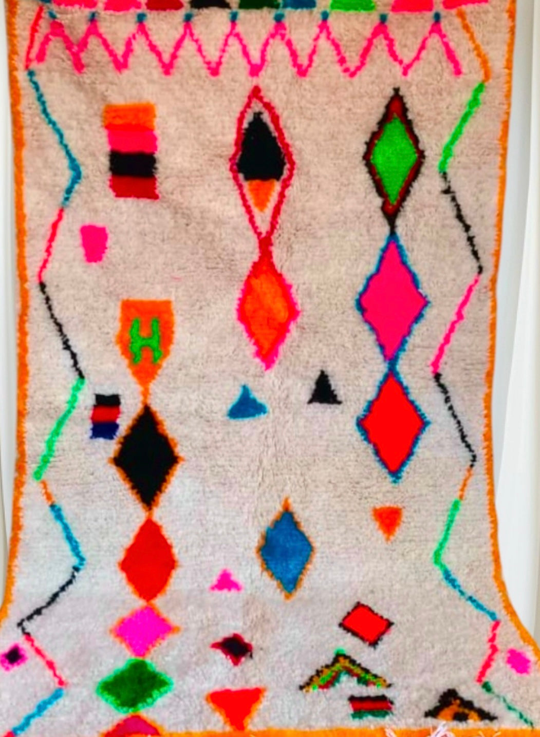 Handmade Azilal Rug, size 250 x 150 cm || 8.2 x 4.92 ft