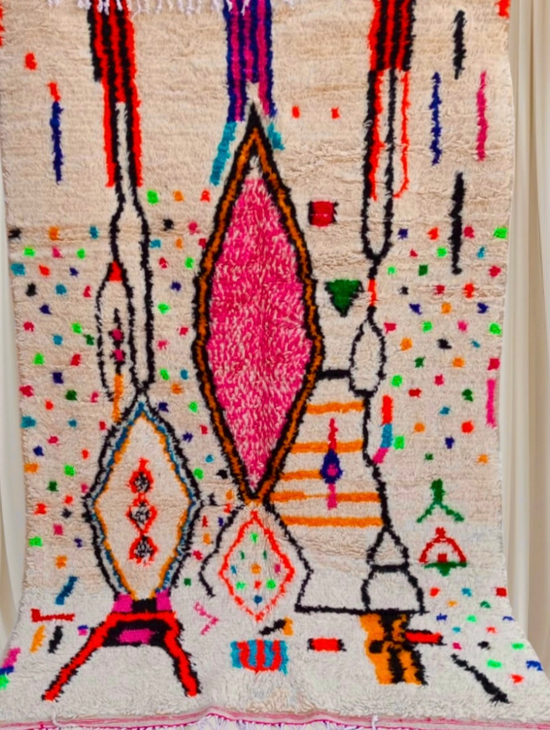 Handmade Azilal Rug, size 250 x 150 cm || 8.2 x 4.92 ft